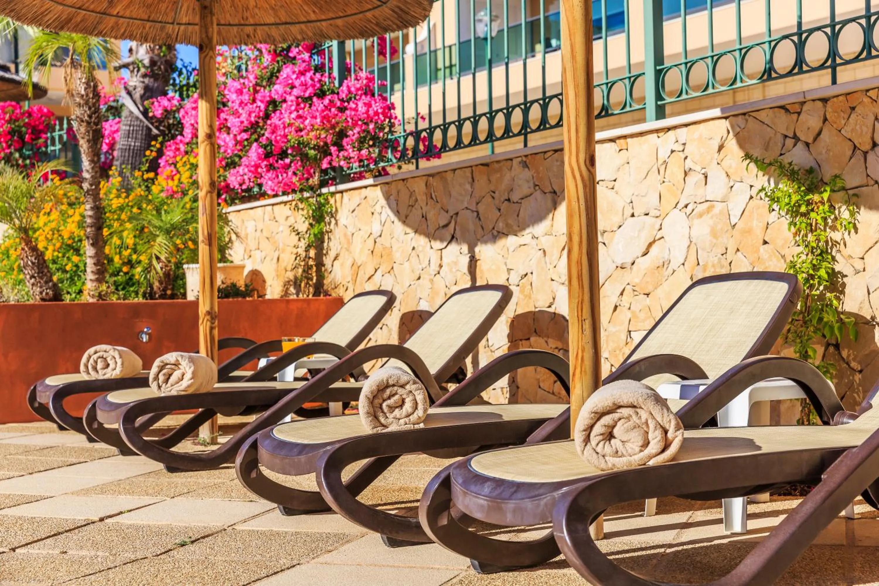 Swimming pool in Lakeside Country Club - Apartamentos Turísticos