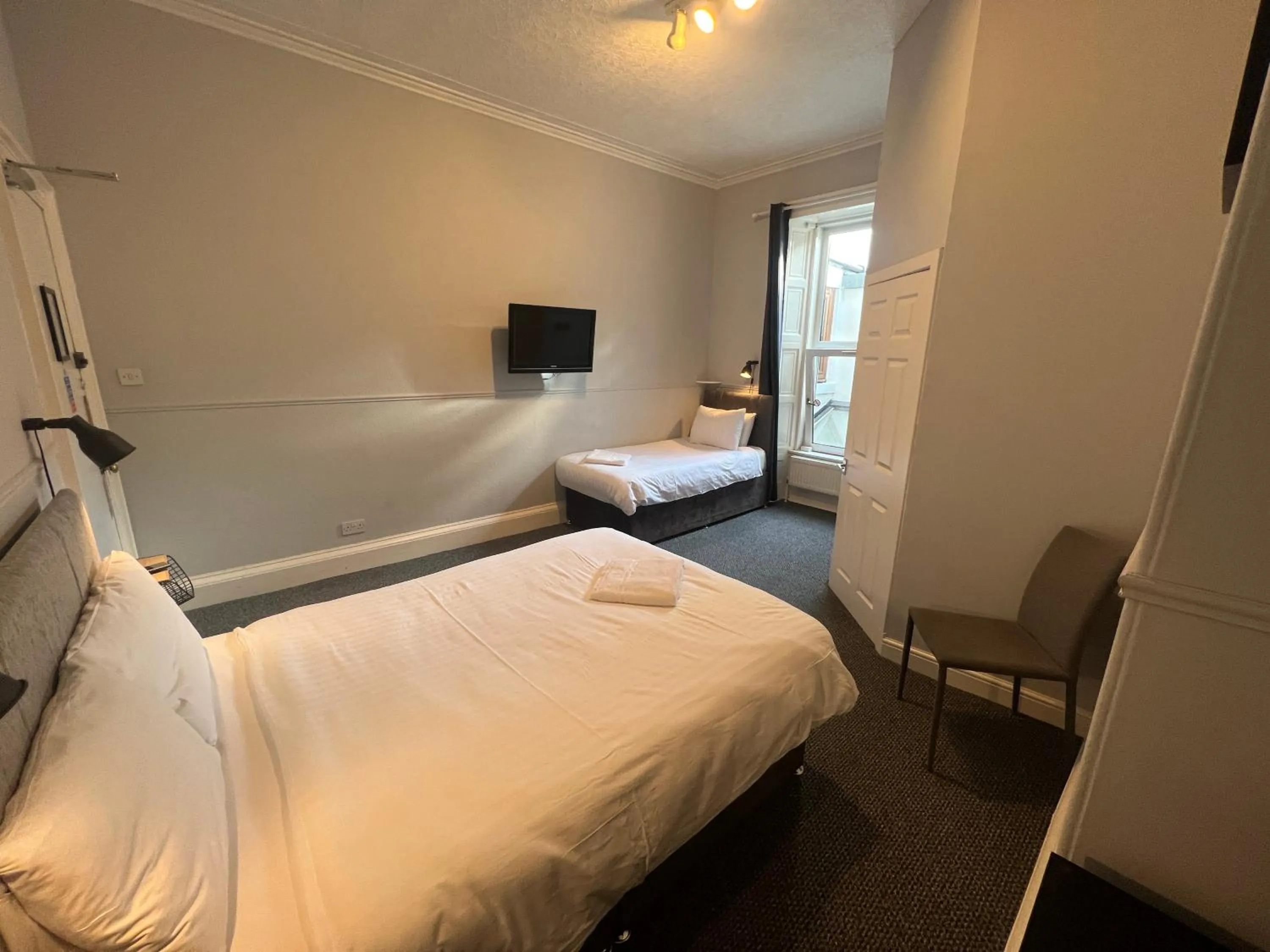 Photo of the whole room, Bed in Lost Guest House Aberdeen