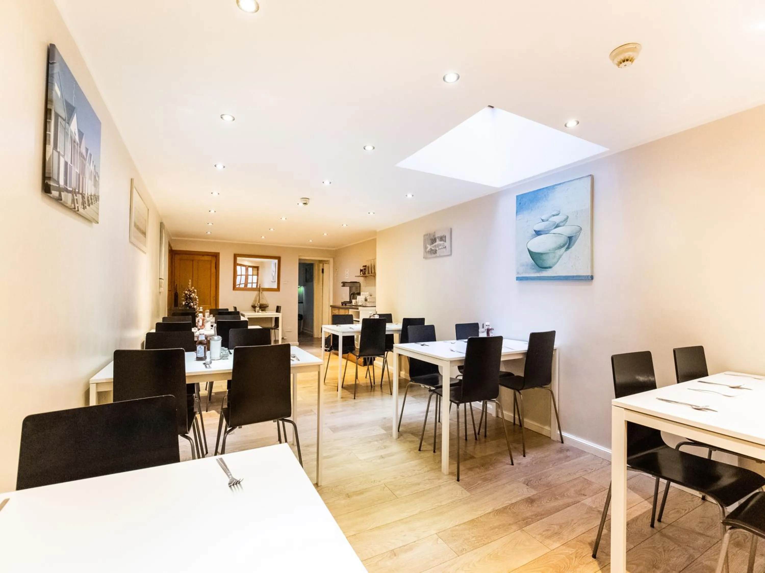 Restaurant/places to eat in Lost Guest House Aberdeen