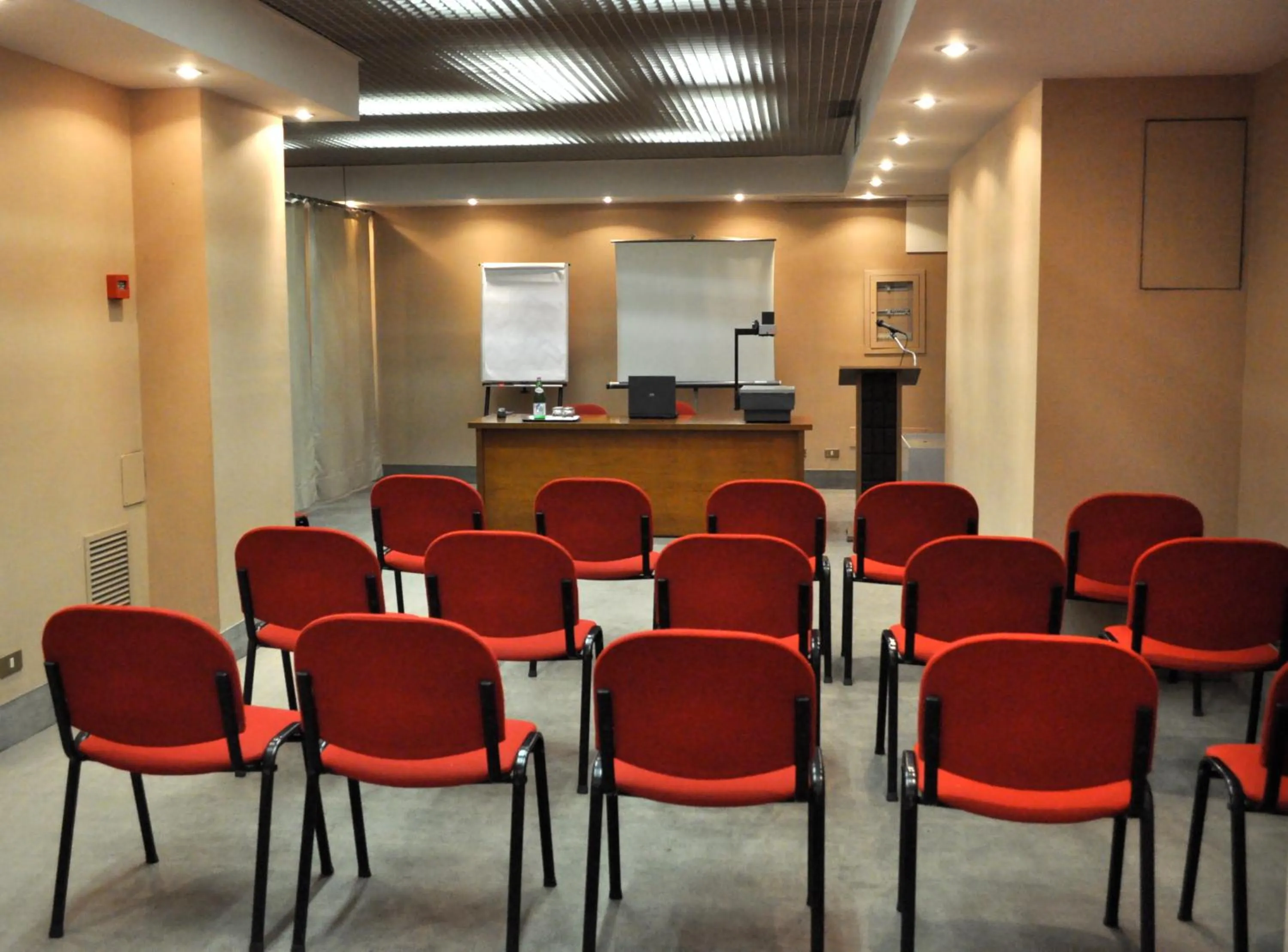 Business facilities in Hotel Italia