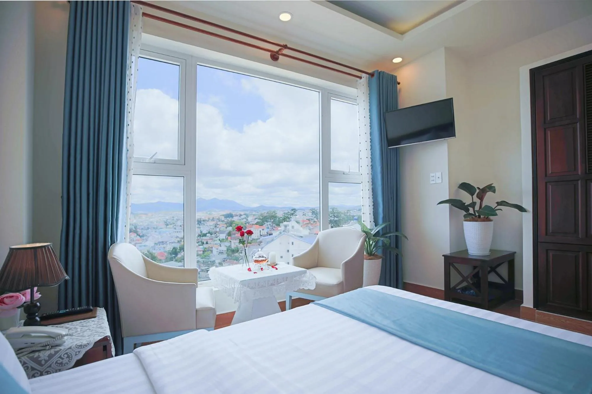 Bed in Rose Valley Hotel Da Lat Vietnam