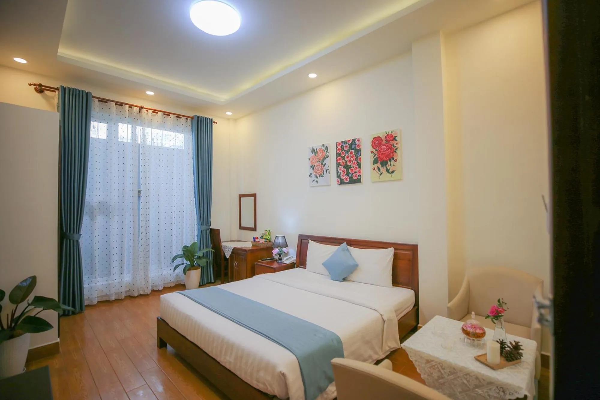 Photo of the whole room, Bed in Rose Valley Hotel Da Lat Vietnam