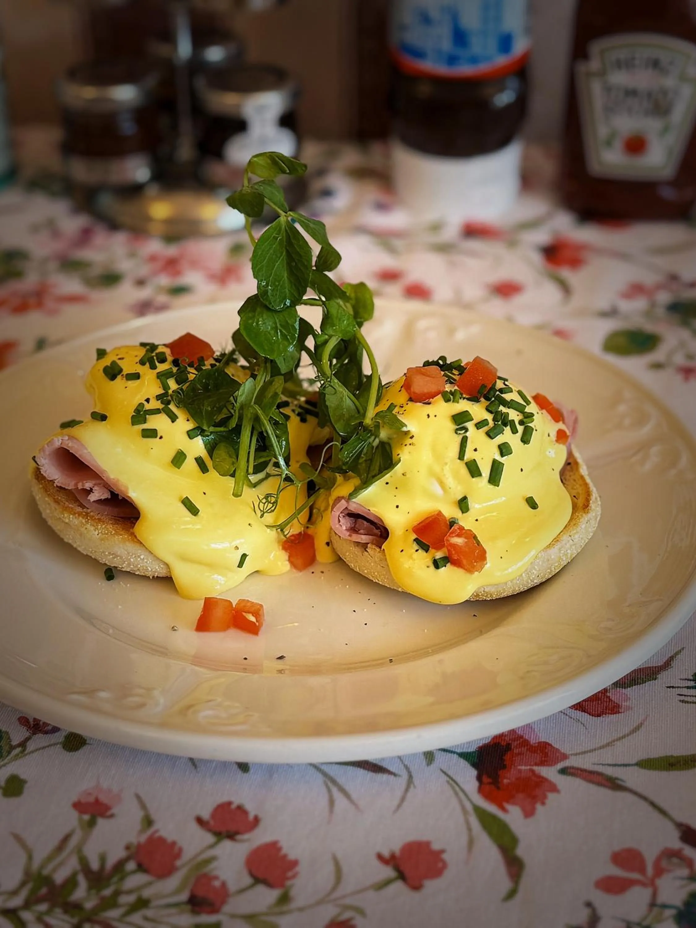 Breakfast in The Robin Hill
