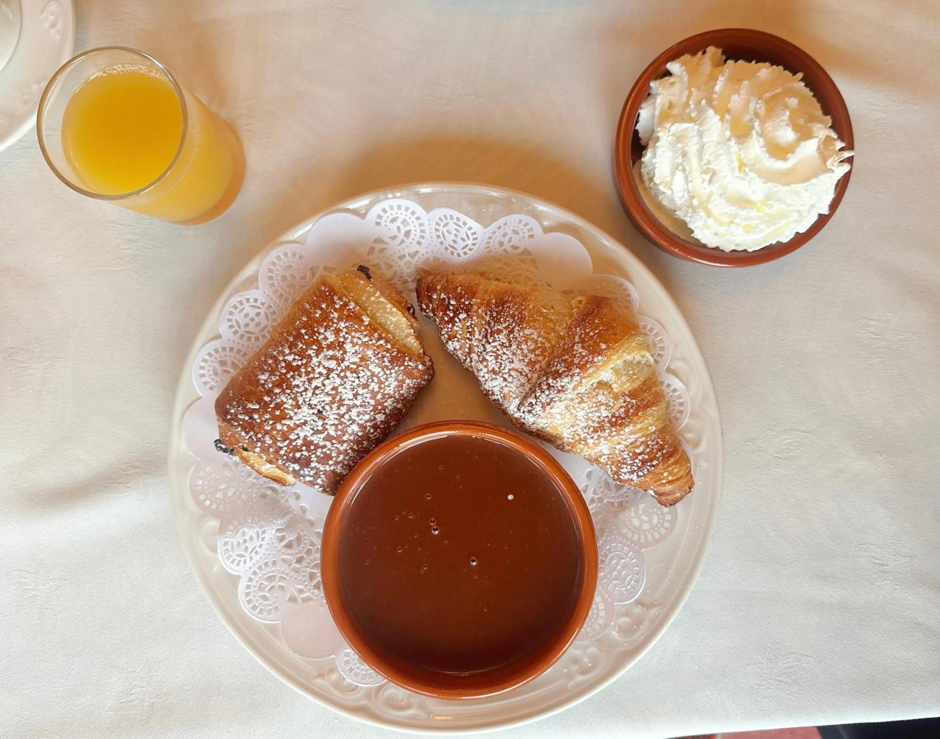 Breakfast in The Robin Hill