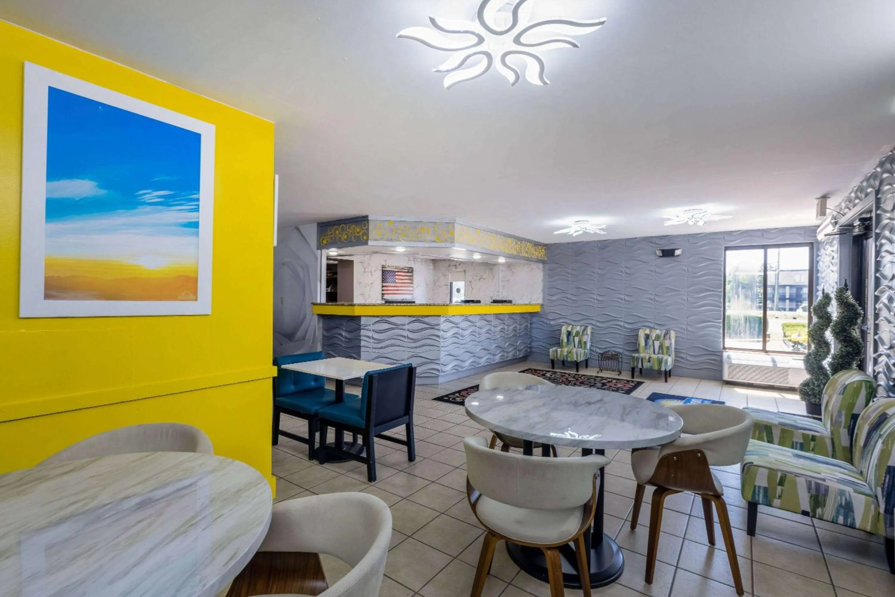 Lobby or reception in Days Inn & Suites by Wyndham Fort Bragg/Cross Creek Mall