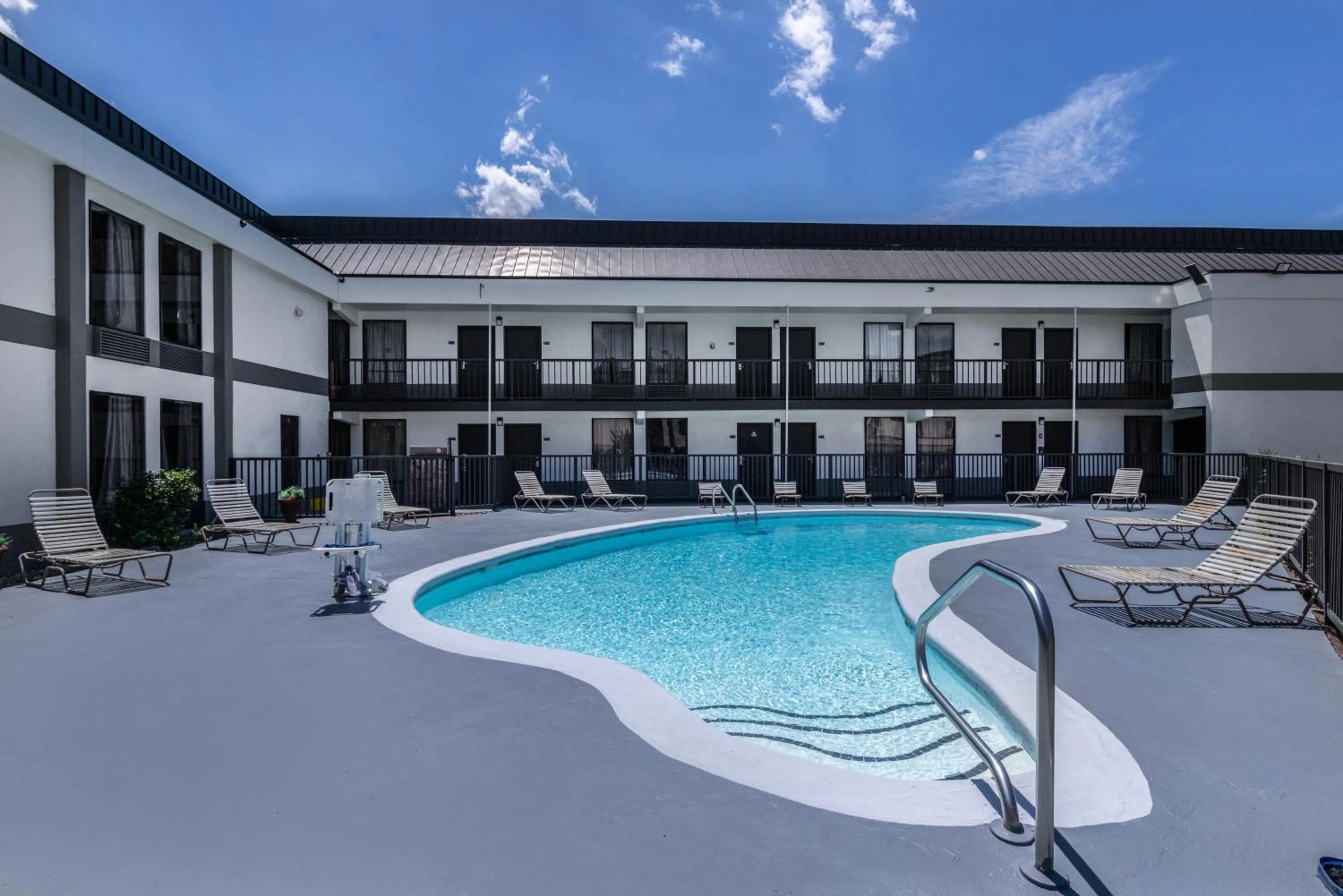 Swimming pool in Days Inn & Suites by Wyndham Fort Bragg/Cross Creek Mall