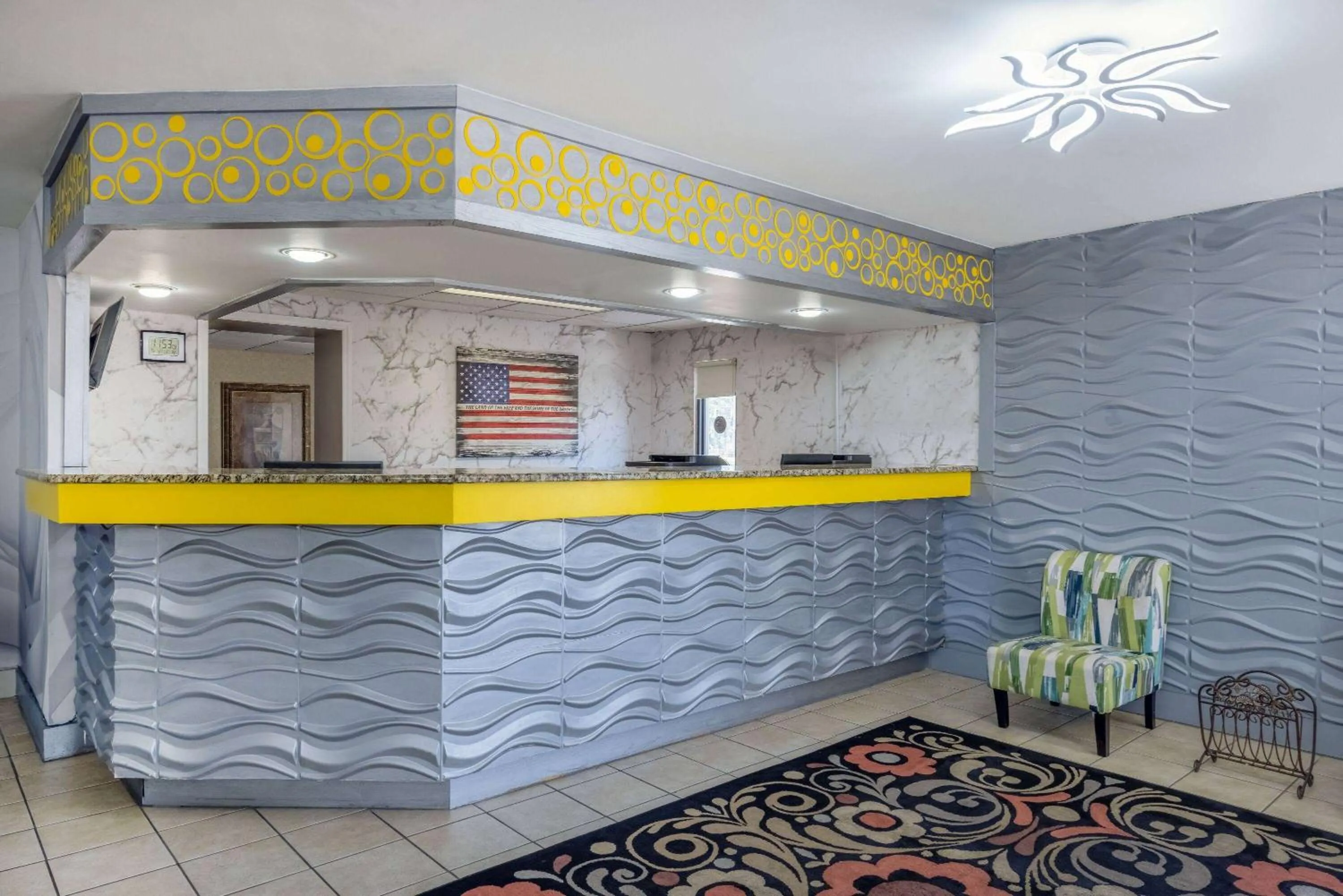 Lobby or reception in Days Inn & Suites by Wyndham Fort Bragg/Cross Creek Mall