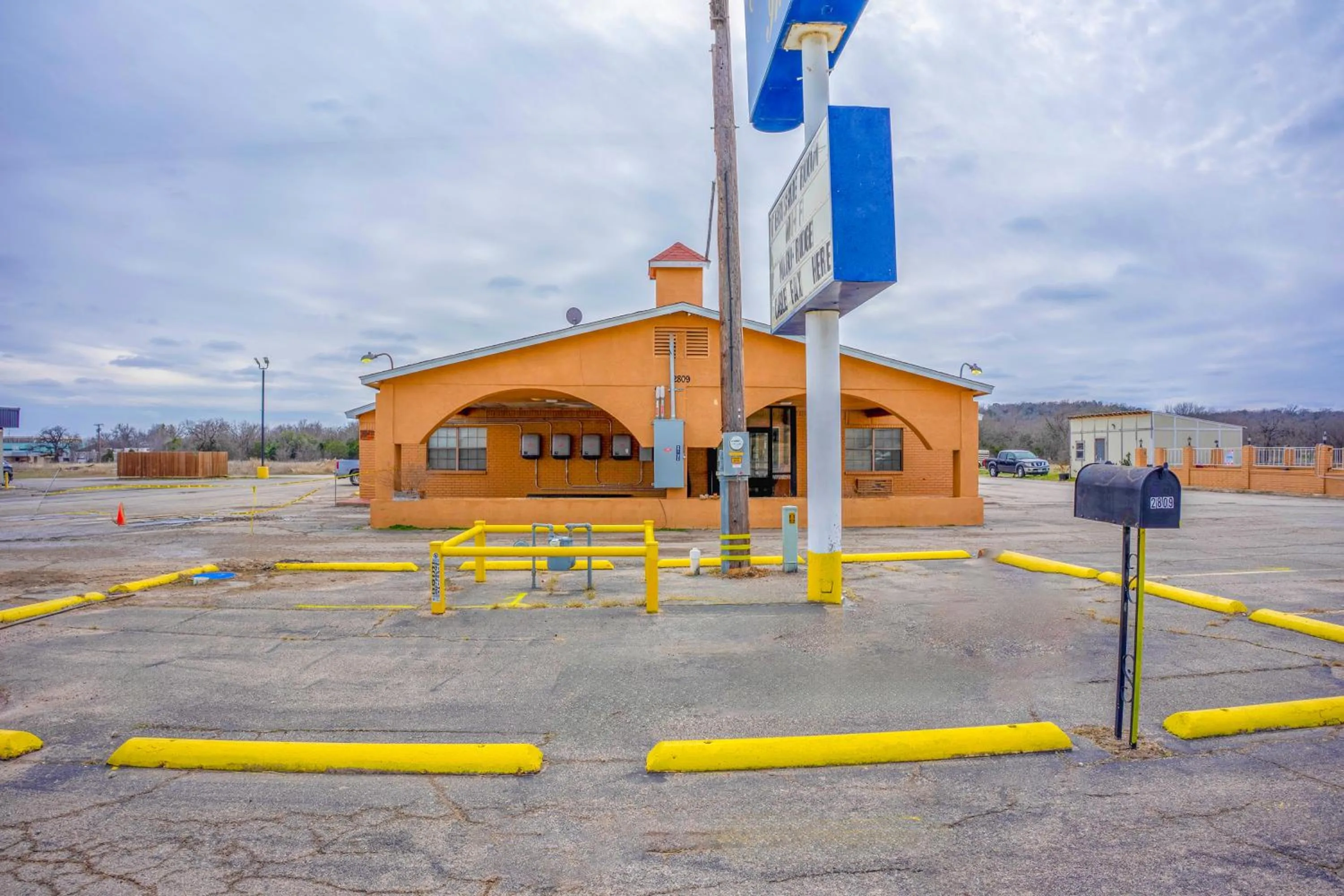 Property building in Executive Inn By OYO Mineral Wells US-180