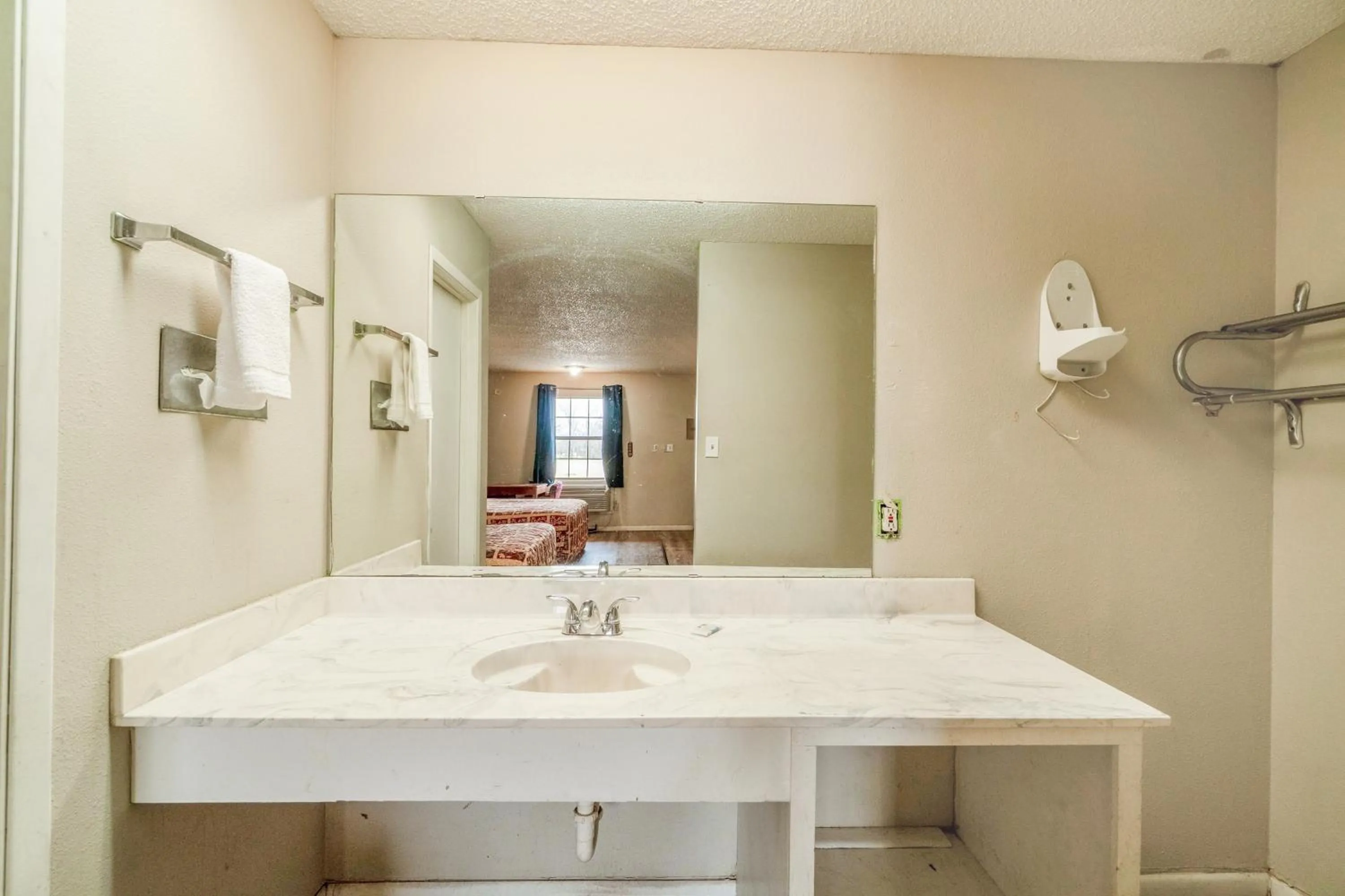 Bathroom in Executive Inn By OYO Mineral Wells US-180