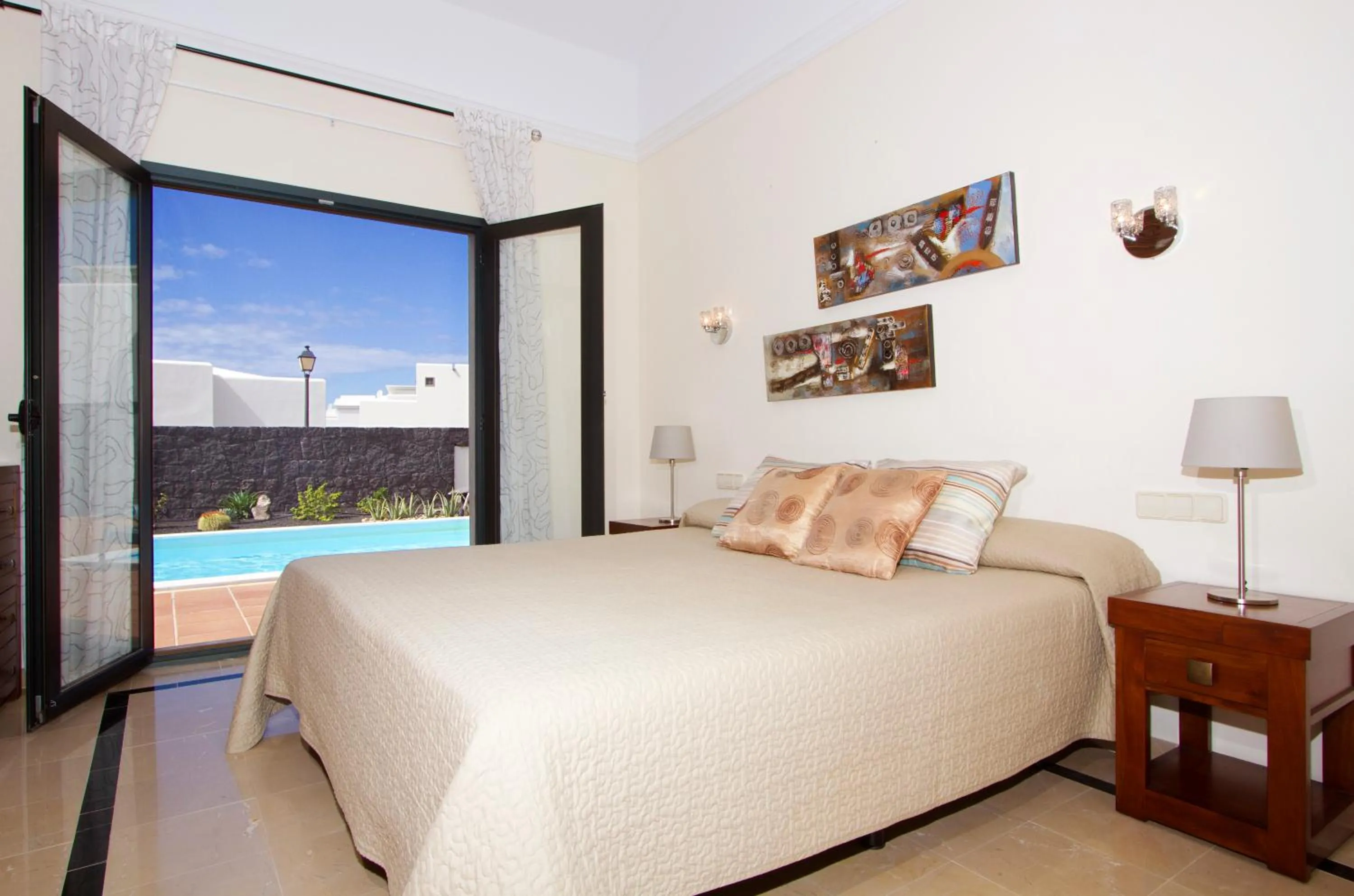 Bedroom, Bed in Villas Coral Deluxe