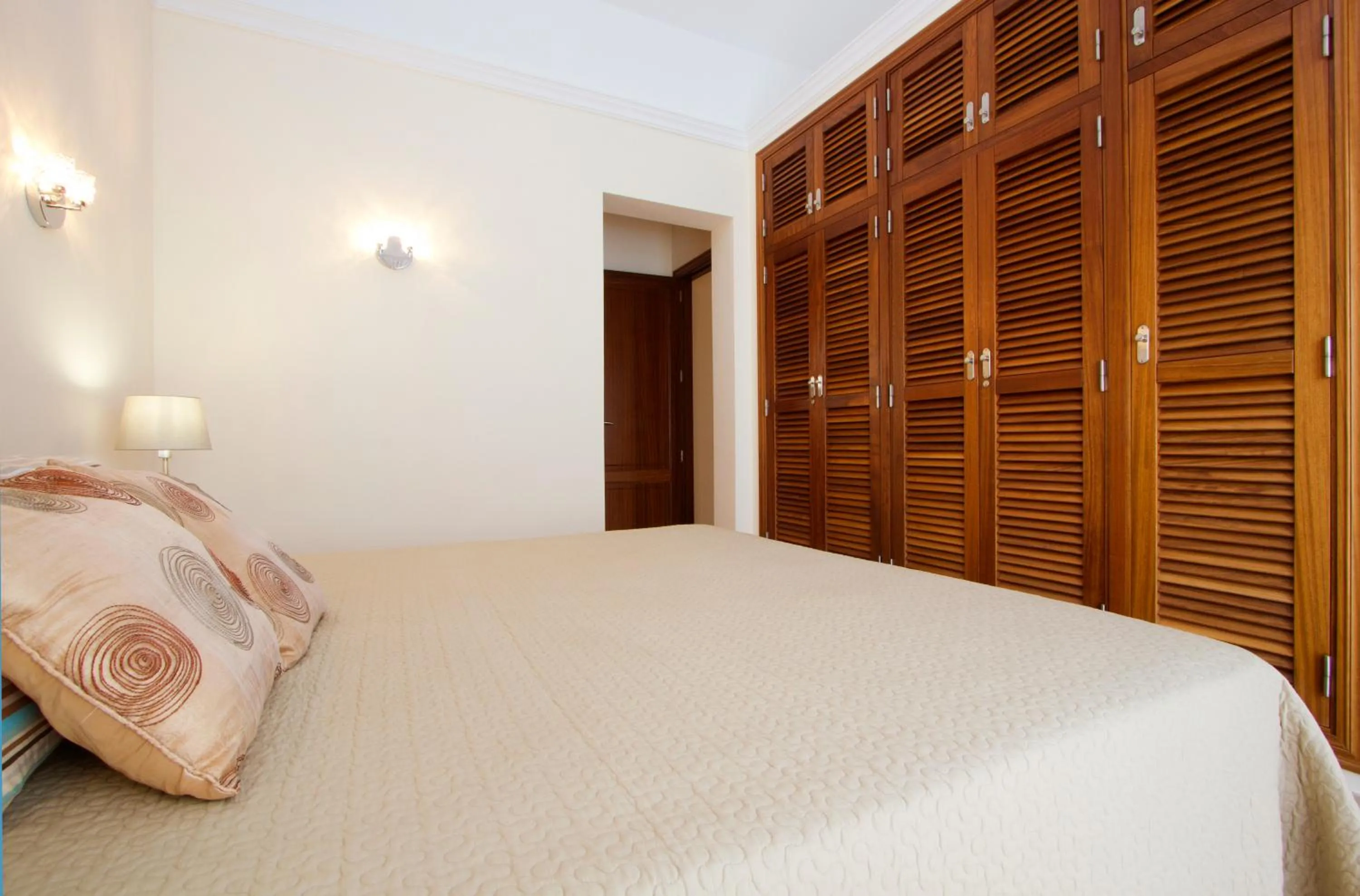 Decorative detail, Bed in Villas Coral Deluxe