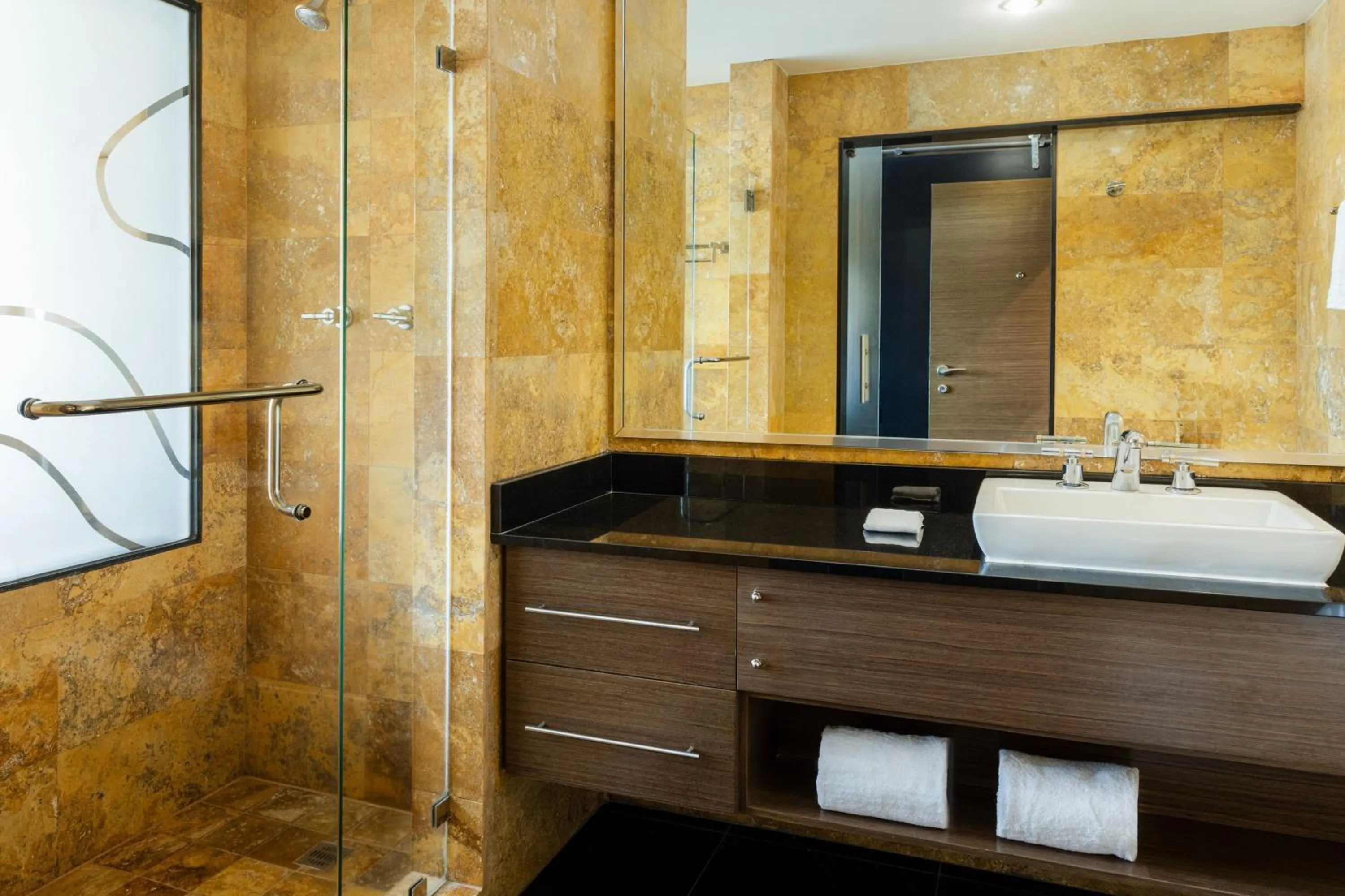 Bathroom in Le Meridien Panama