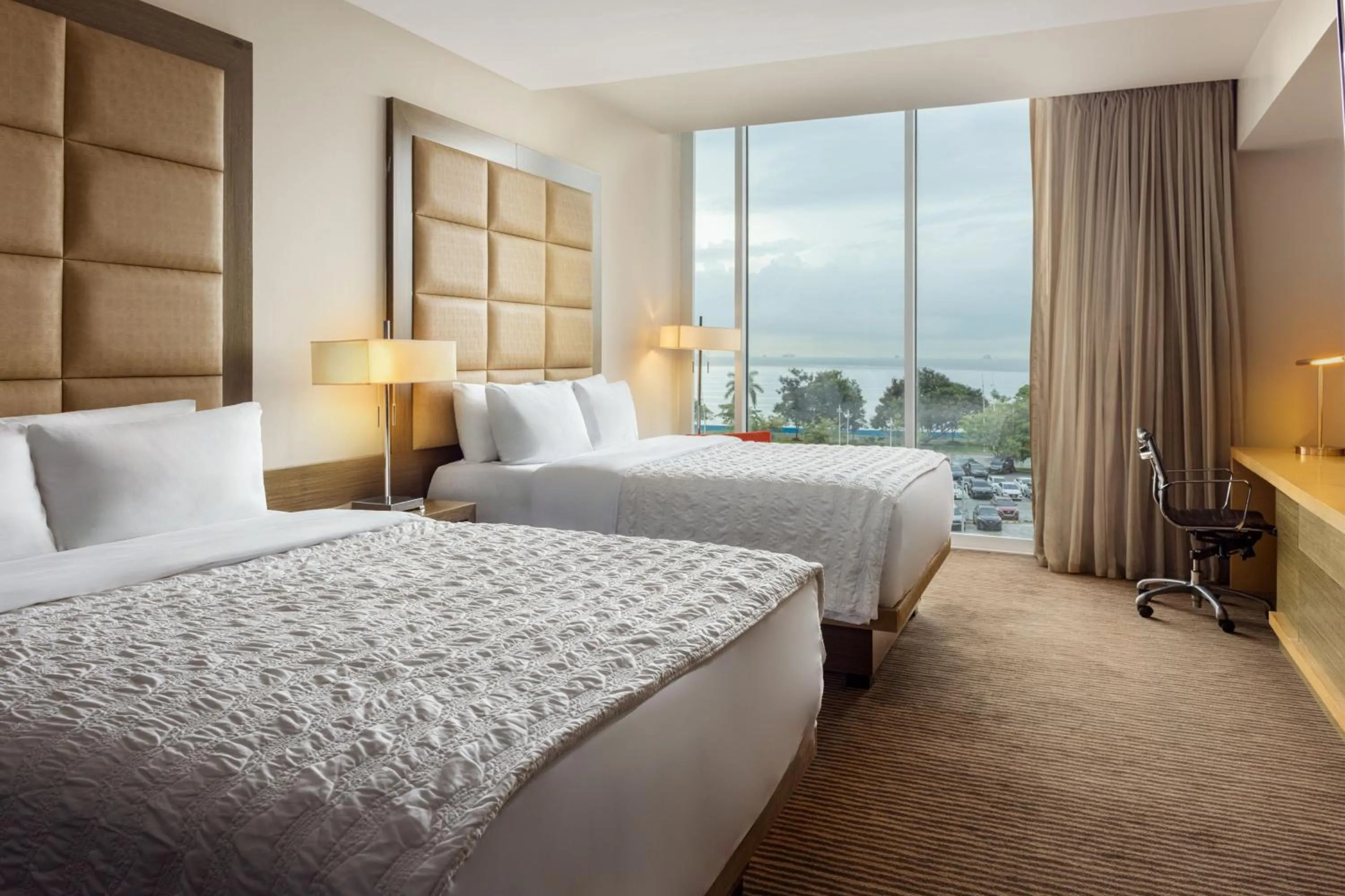 Photo of the whole room, Bed in Le Meridien Panama