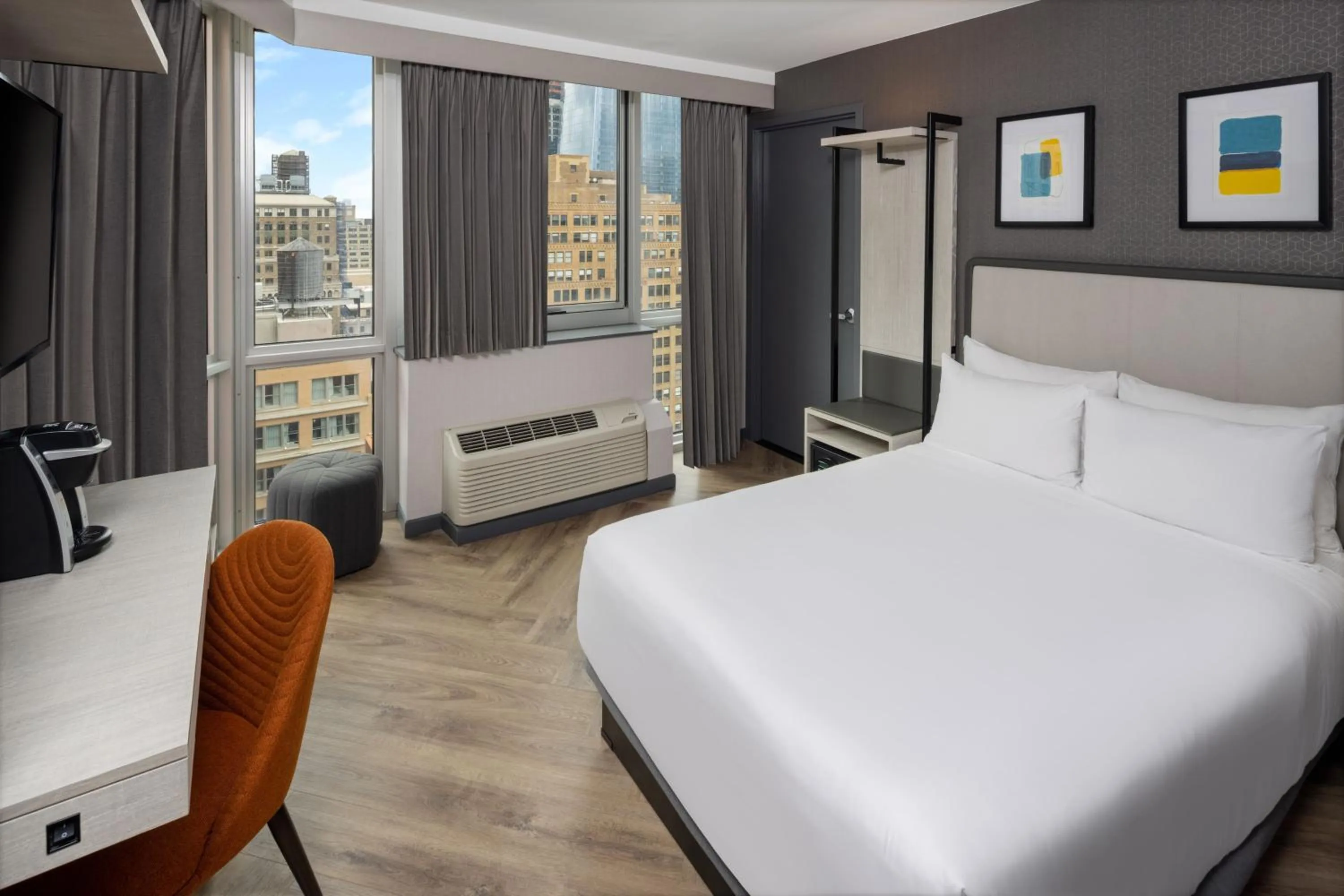 Photo of the whole room, Bed in voco Times Square South New York by IHG