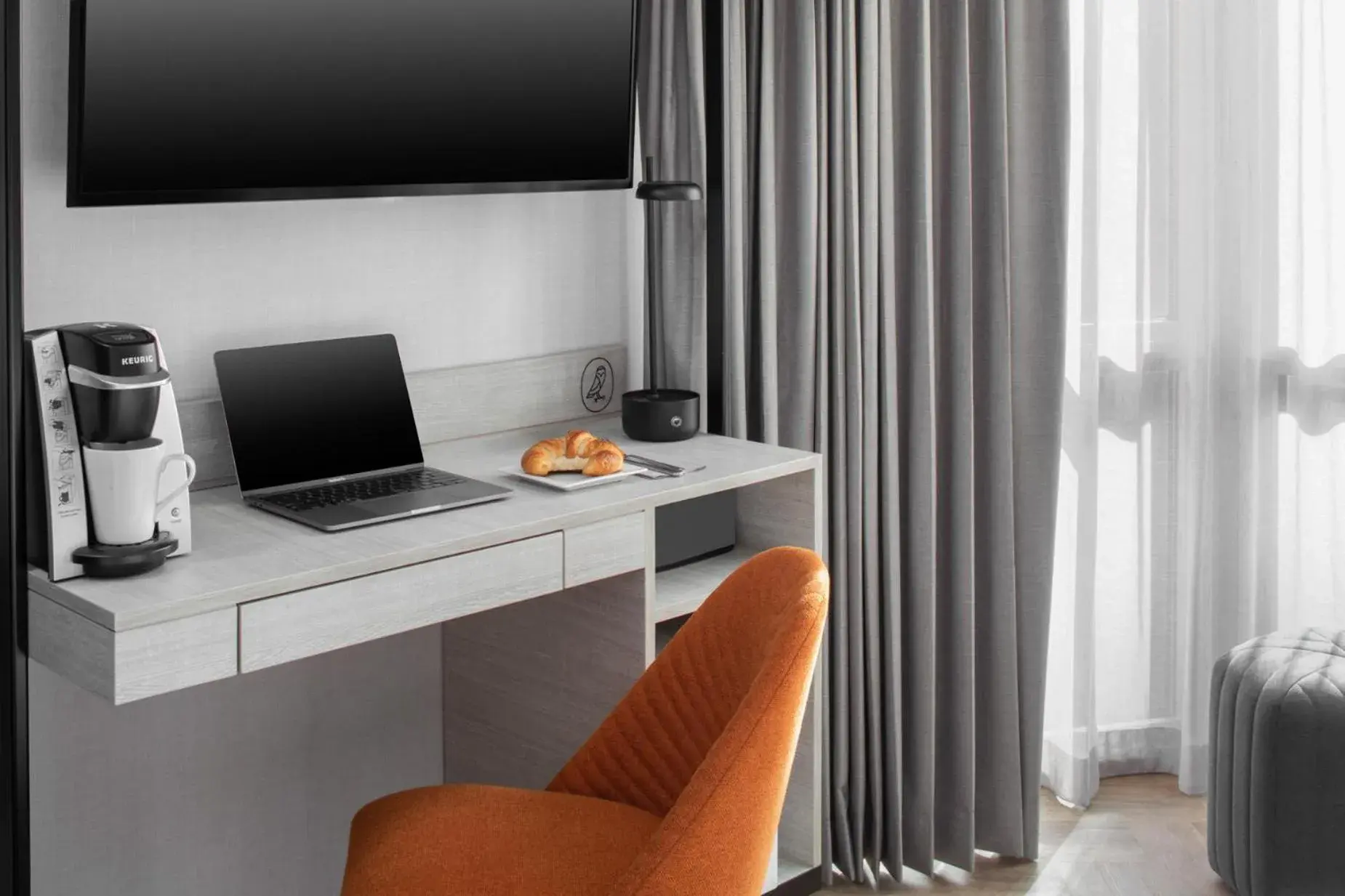 Standard Double Room - Mobility Accessible with Transfer Shower in voco Times Square South New York by IHG Standard Double Room - Mobility Accessible with Transfer Shower in voco Times Square South New York by IHG