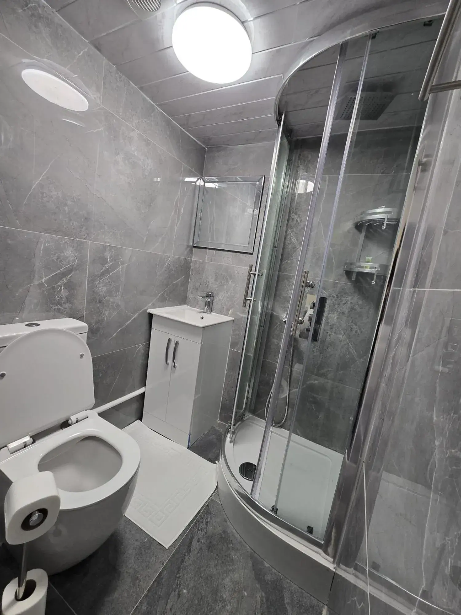 Executive Room - Four Poster Bed in Zaheer's Hotel Executive Room - Four Poster Bed in Zaheer's Hotel