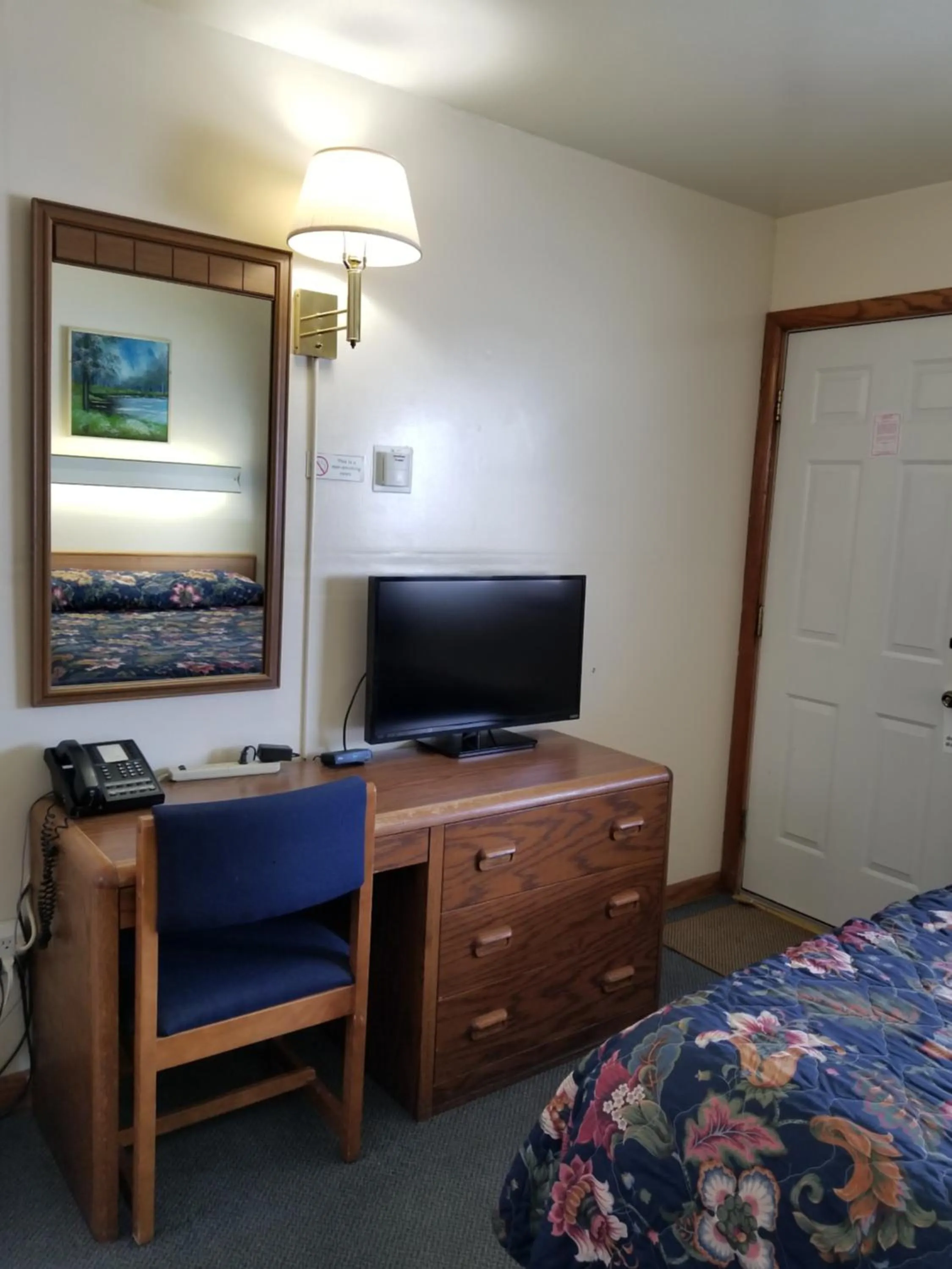 Bed in Home Motel Abbotsford