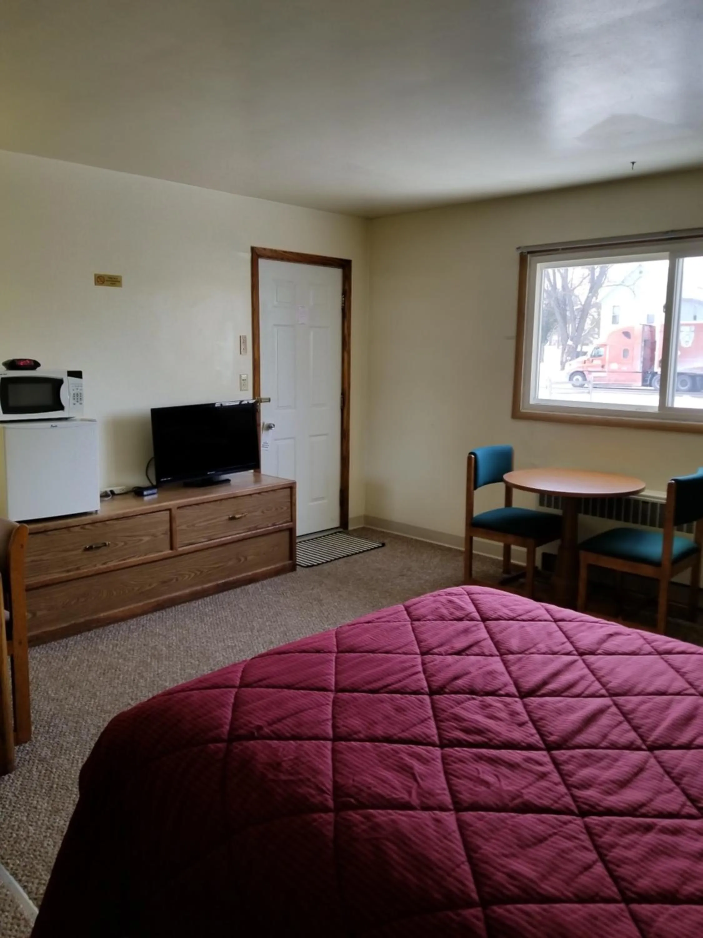 Bed in Home Motel Abbotsford