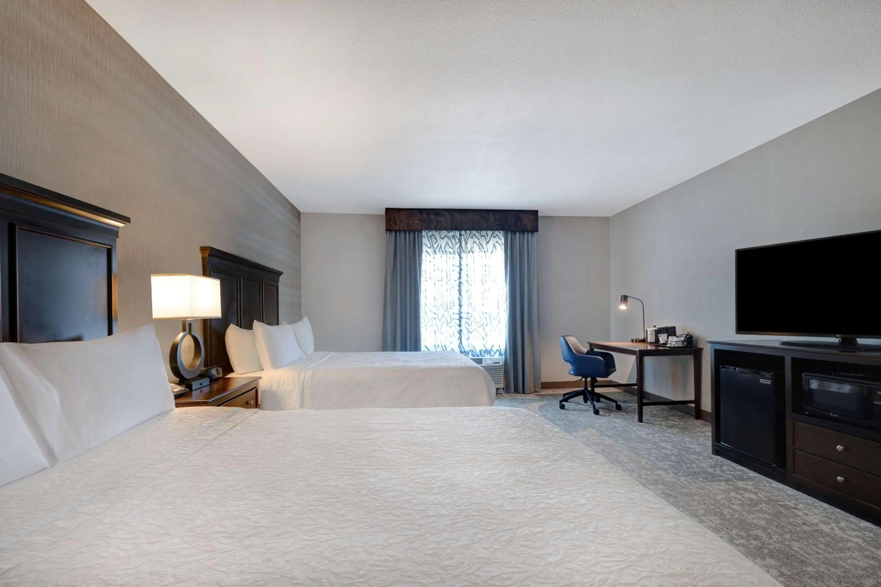 Bedroom, Bed in Hampton Inn & Suites San Luis Obispo