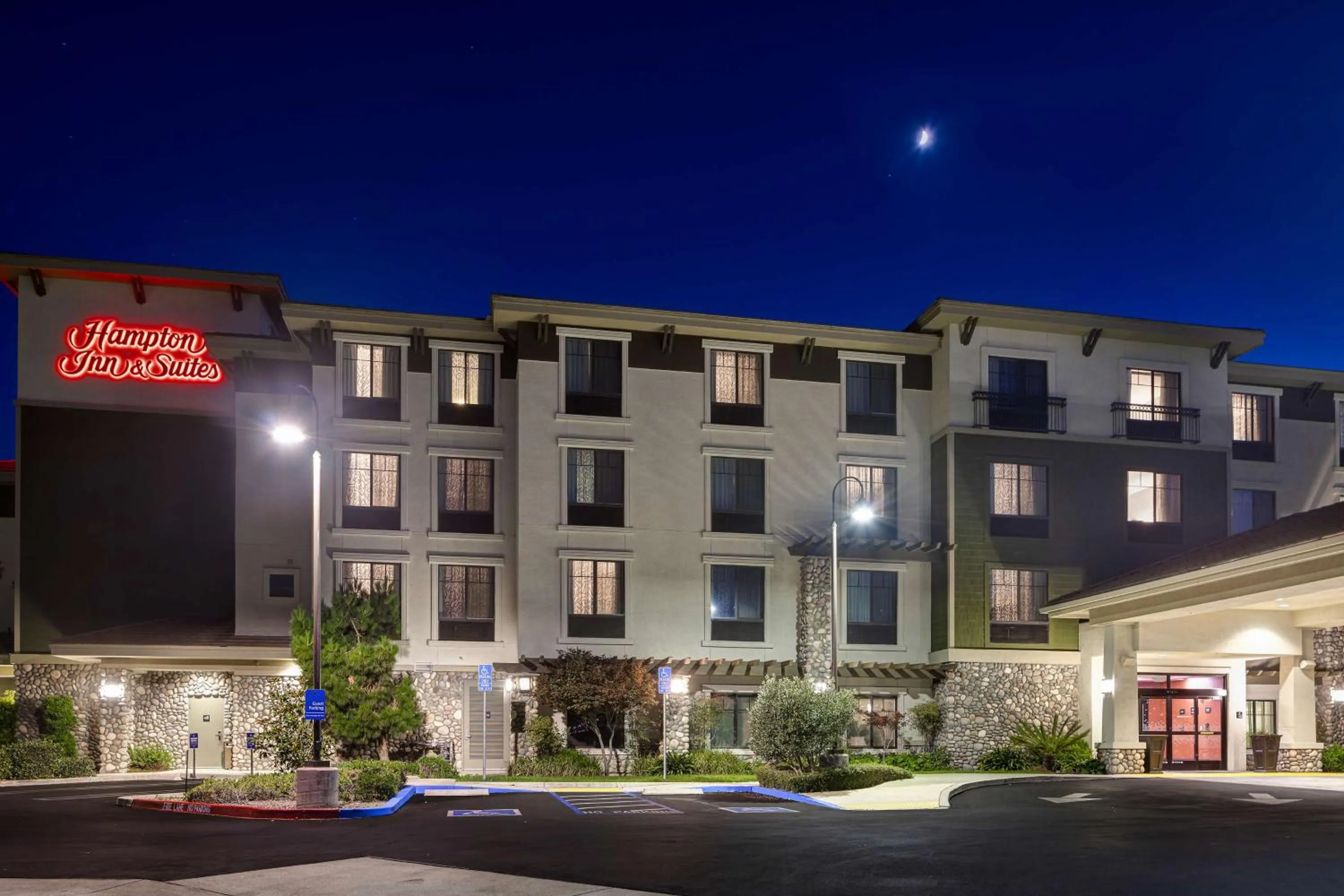 Property building in Hampton Inn & Suites San Luis Obispo