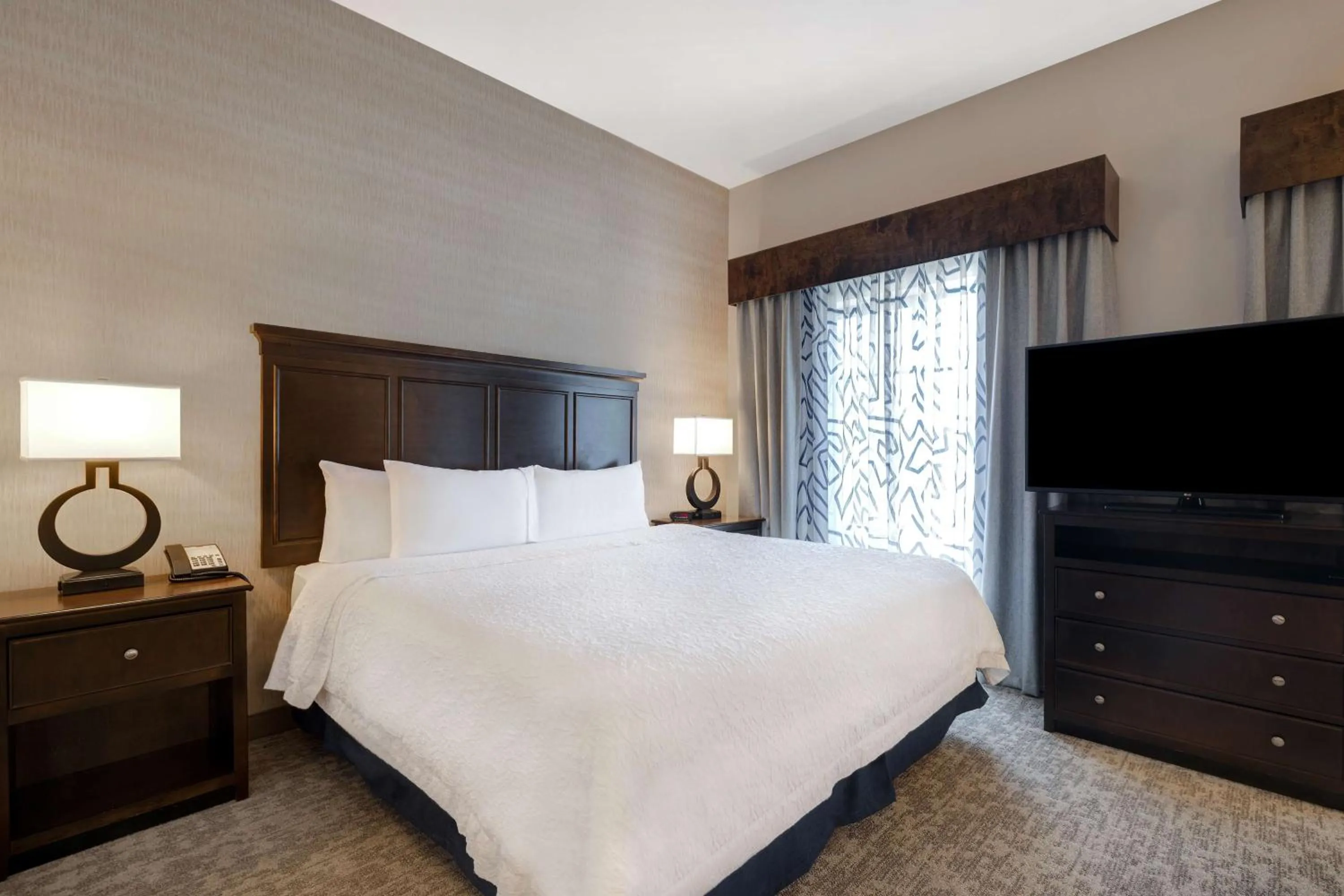 Bed in Hampton Inn & Suites San Luis Obispo