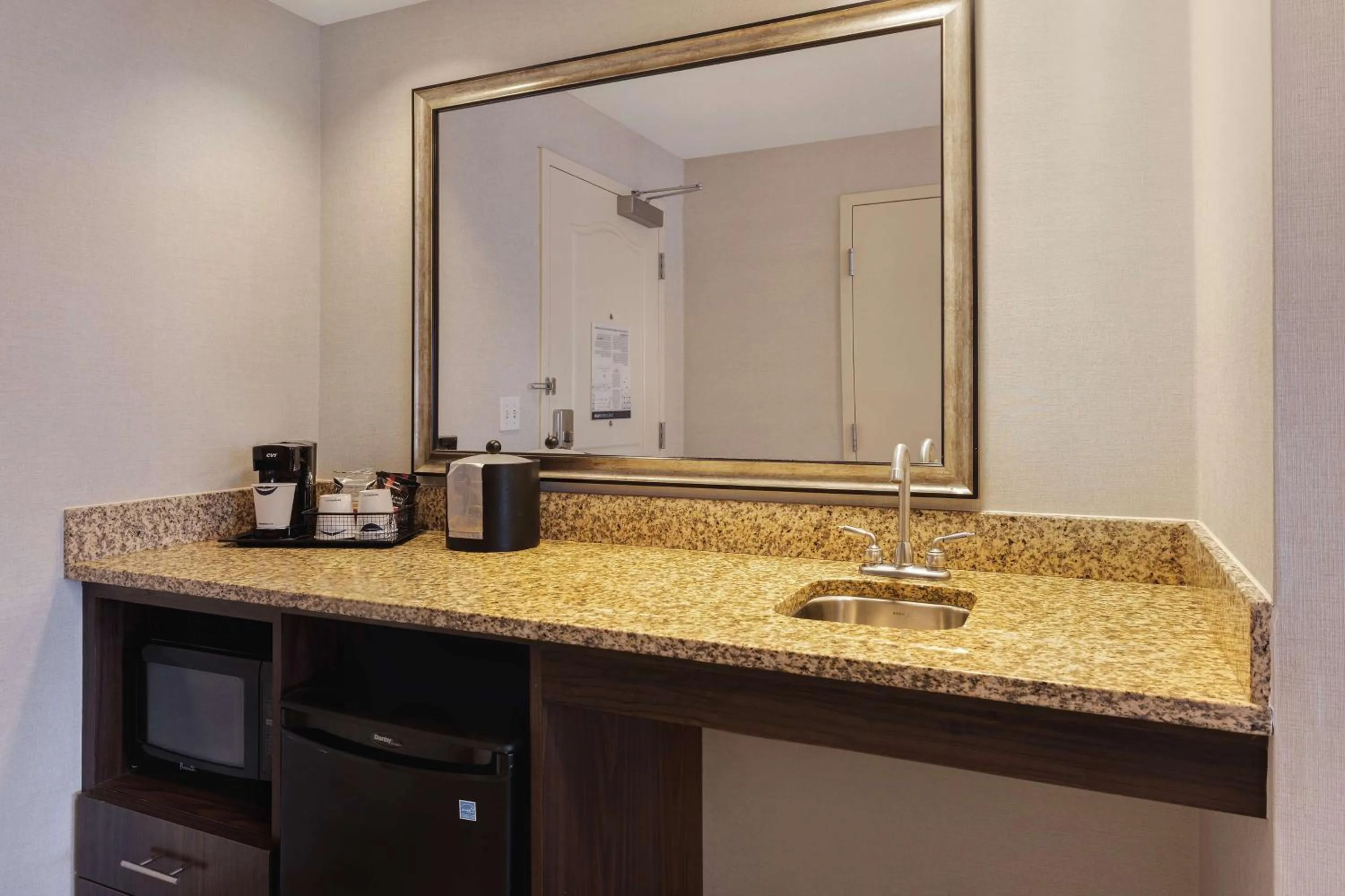 Photo of the whole room in Hampton Inn & Suites San Luis Obispo