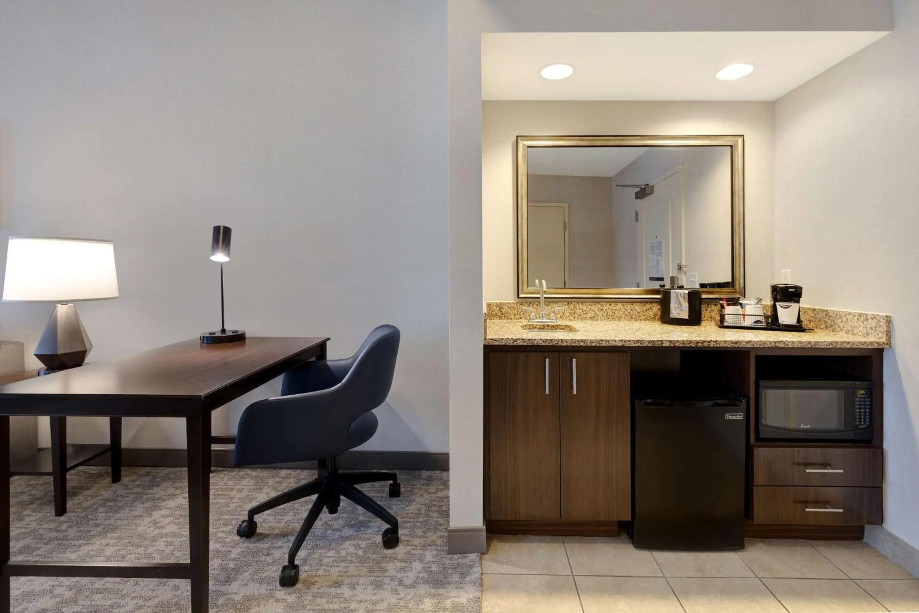 Bedroom in Hampton Inn & Suites San Luis Obispo