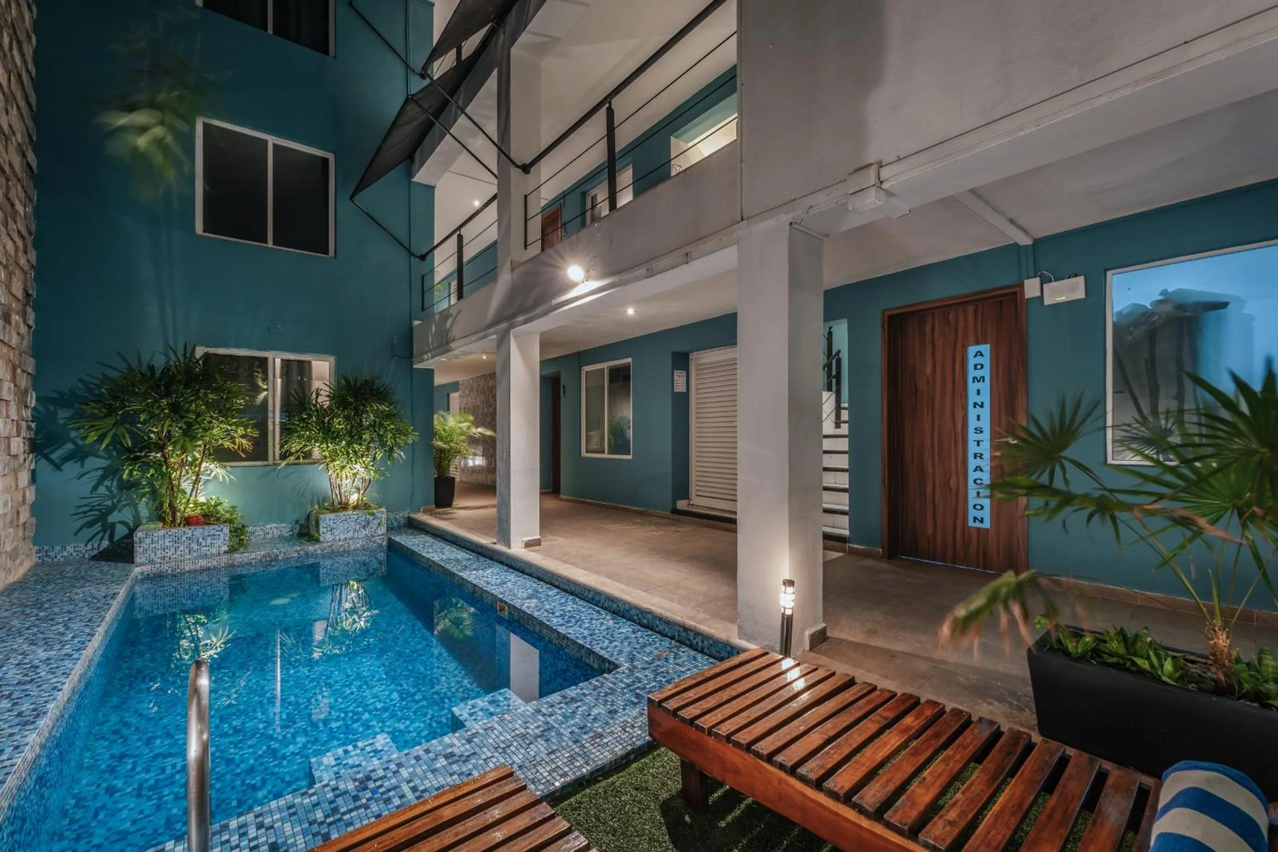 Swimming pool in Hotel Casa Nova, Merida