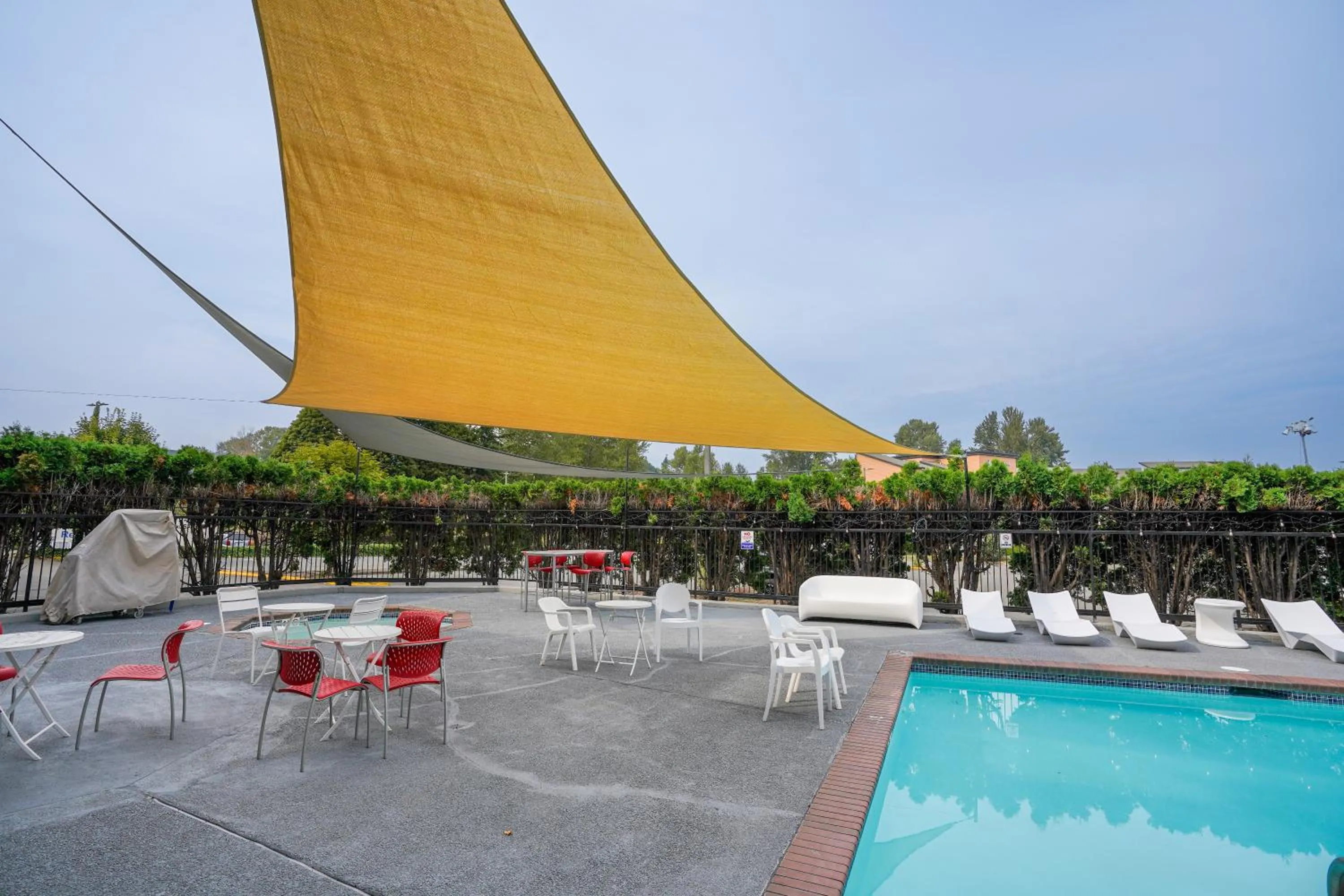 Swimming pool in Ramada by Wyndham Tukwila Southcenter
