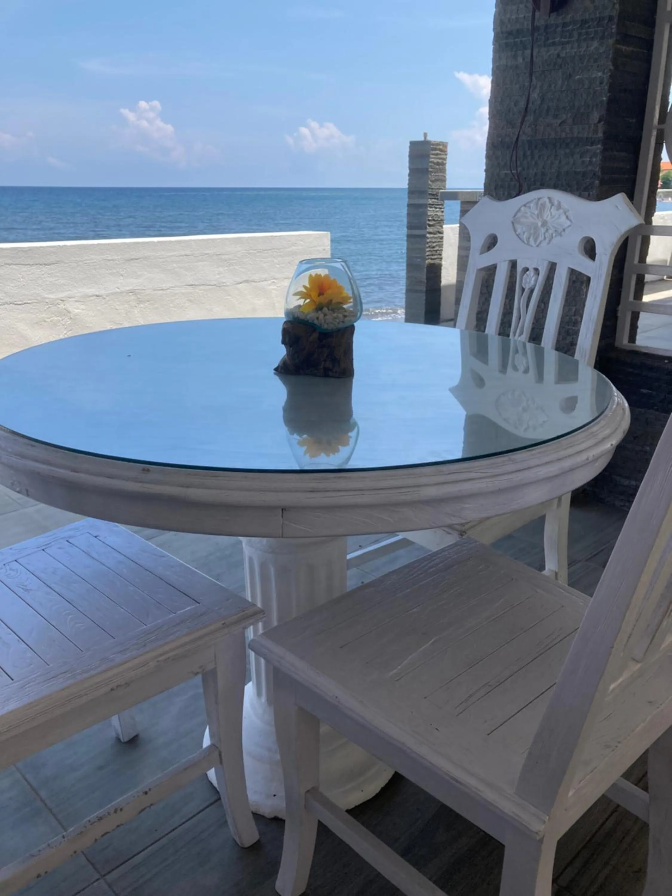 Restaurant/places to eat in Villa Agung Beach Inn