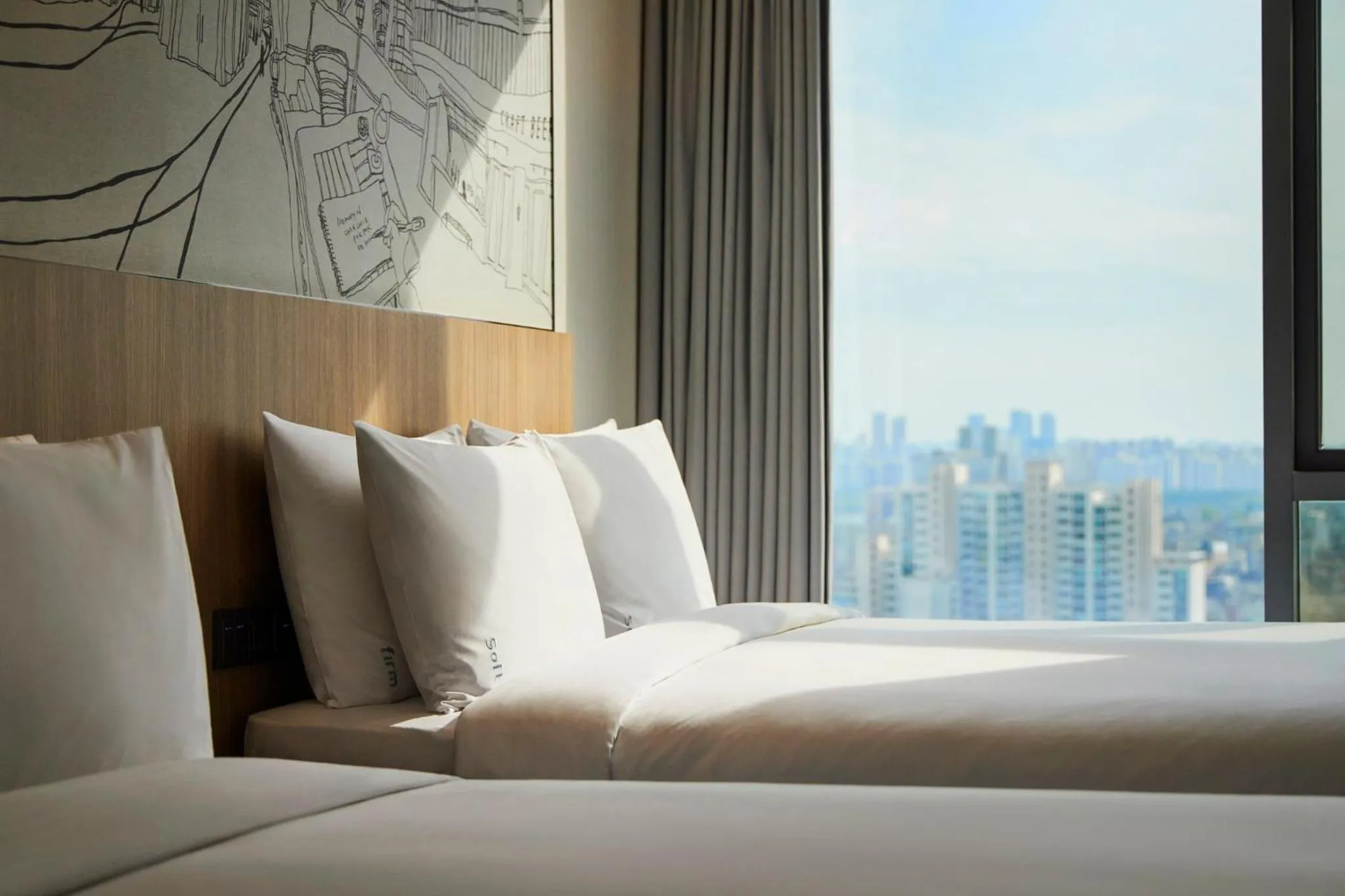 Photo of the whole room, Bed in Holiday Inn Express Seoul Hongdae by IHG