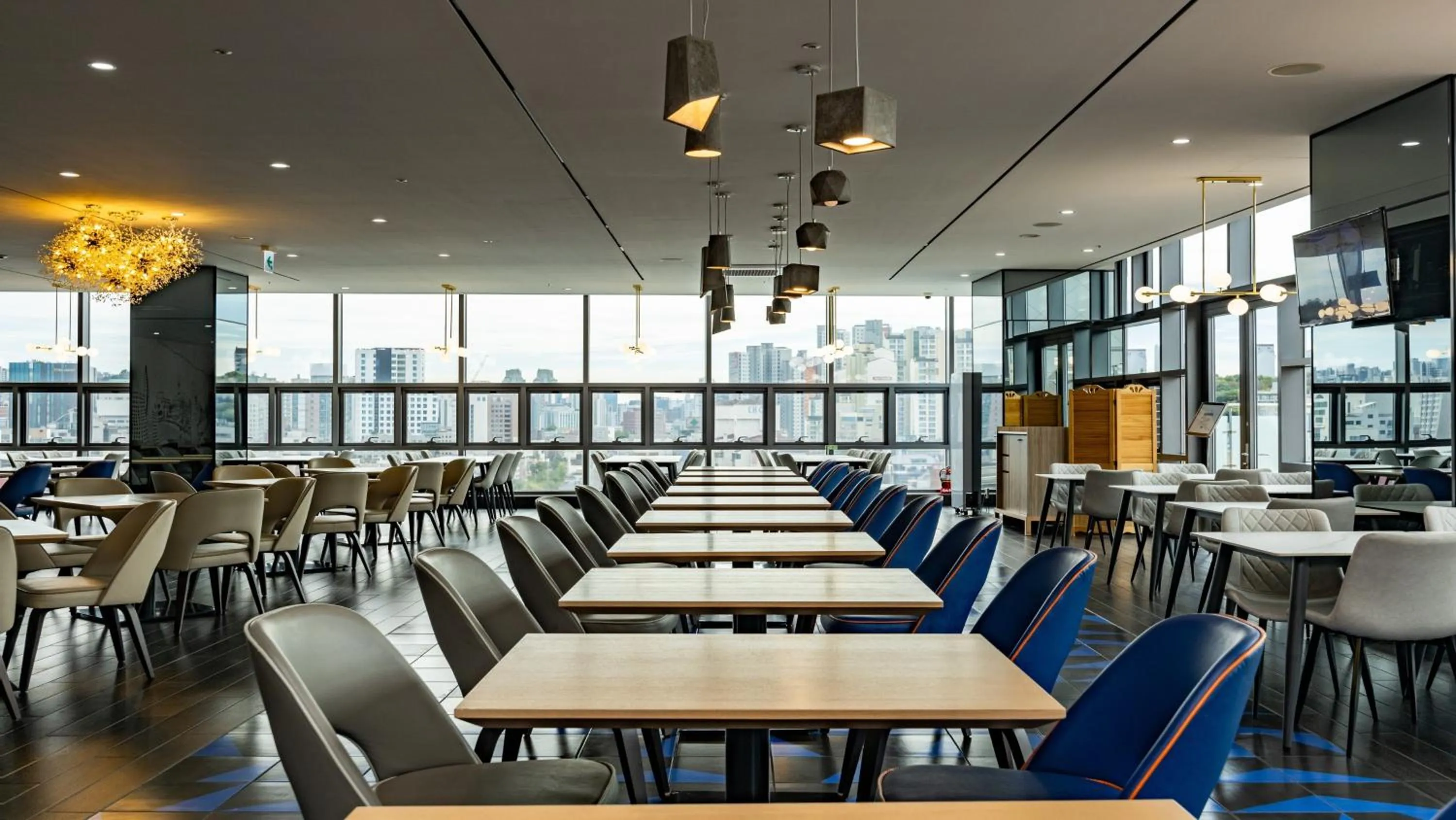 Restaurant/places to eat in Holiday Inn Express Seoul Hongdae by IHG