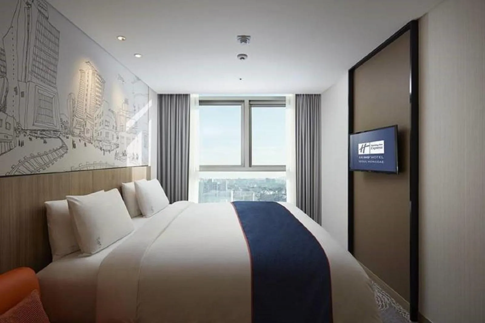 Photo of the whole room, Bed in Holiday Inn Express Seoul Hongdae by IHG