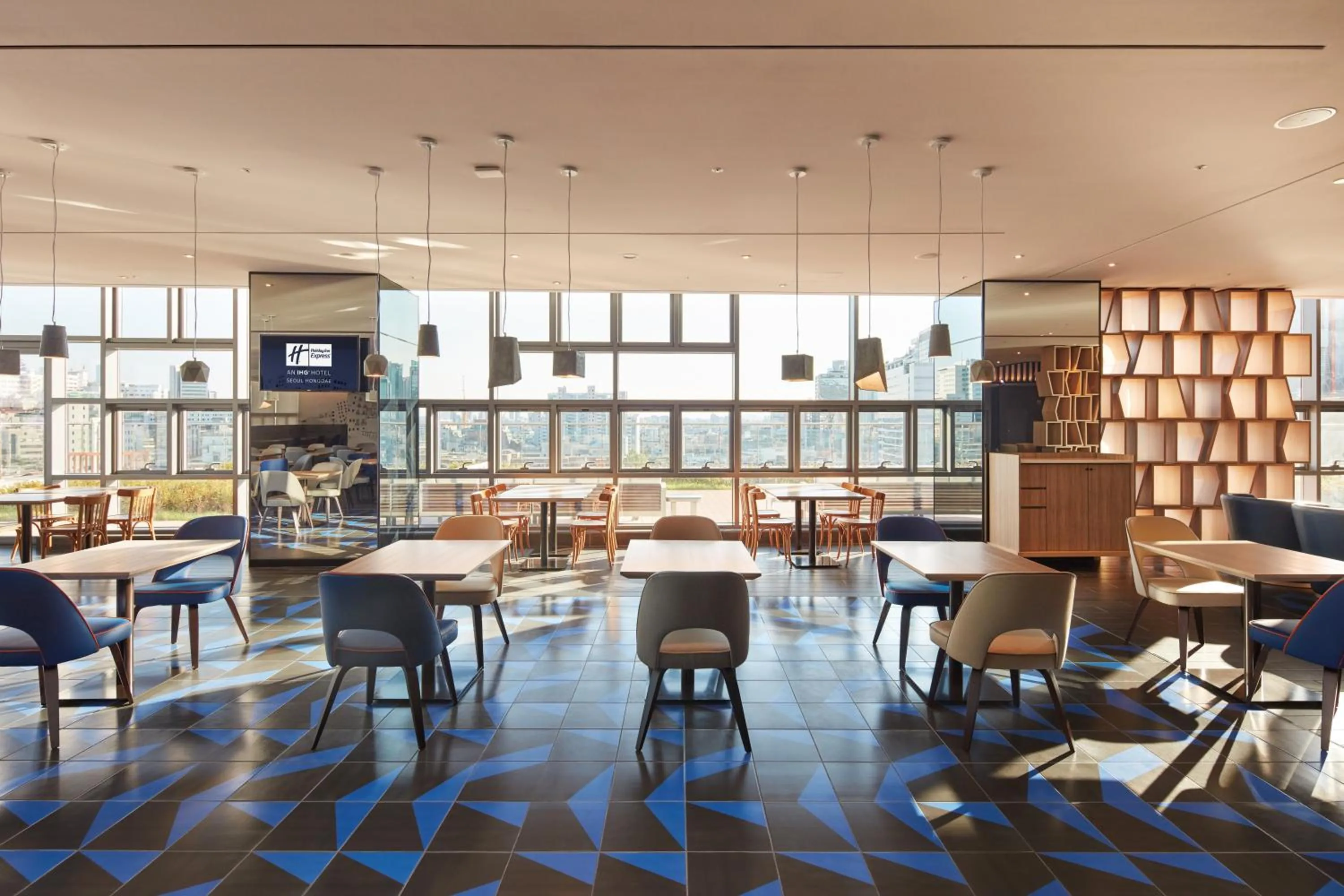 Restaurant/places to eat in Holiday Inn Express Seoul Hongdae by IHG