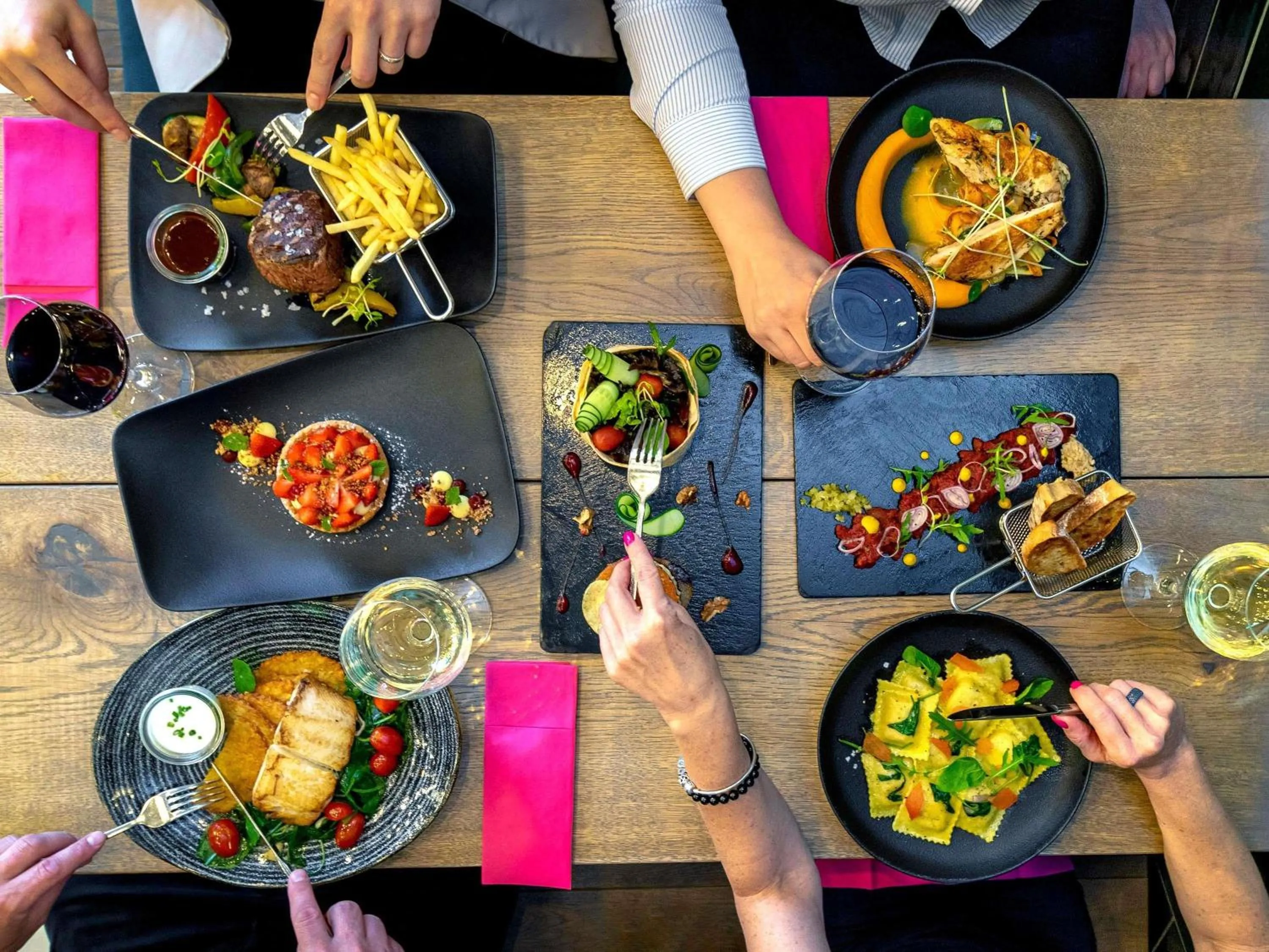 Restaurant/places to eat in ibis Styles Warszawa Centrum