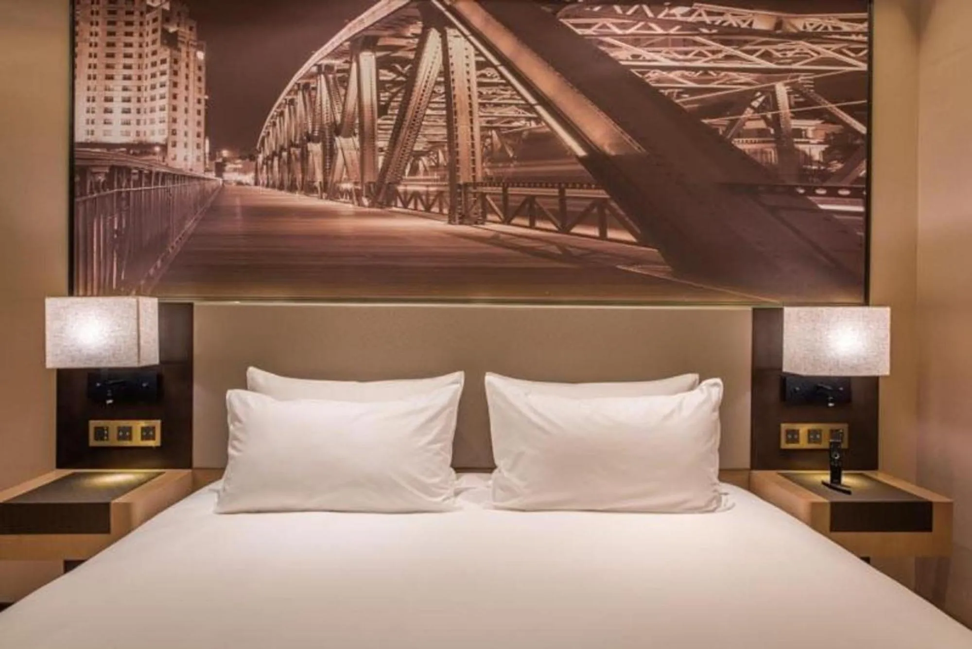 Photo of the whole room, Bed in Mercure Shanghai Jiuting