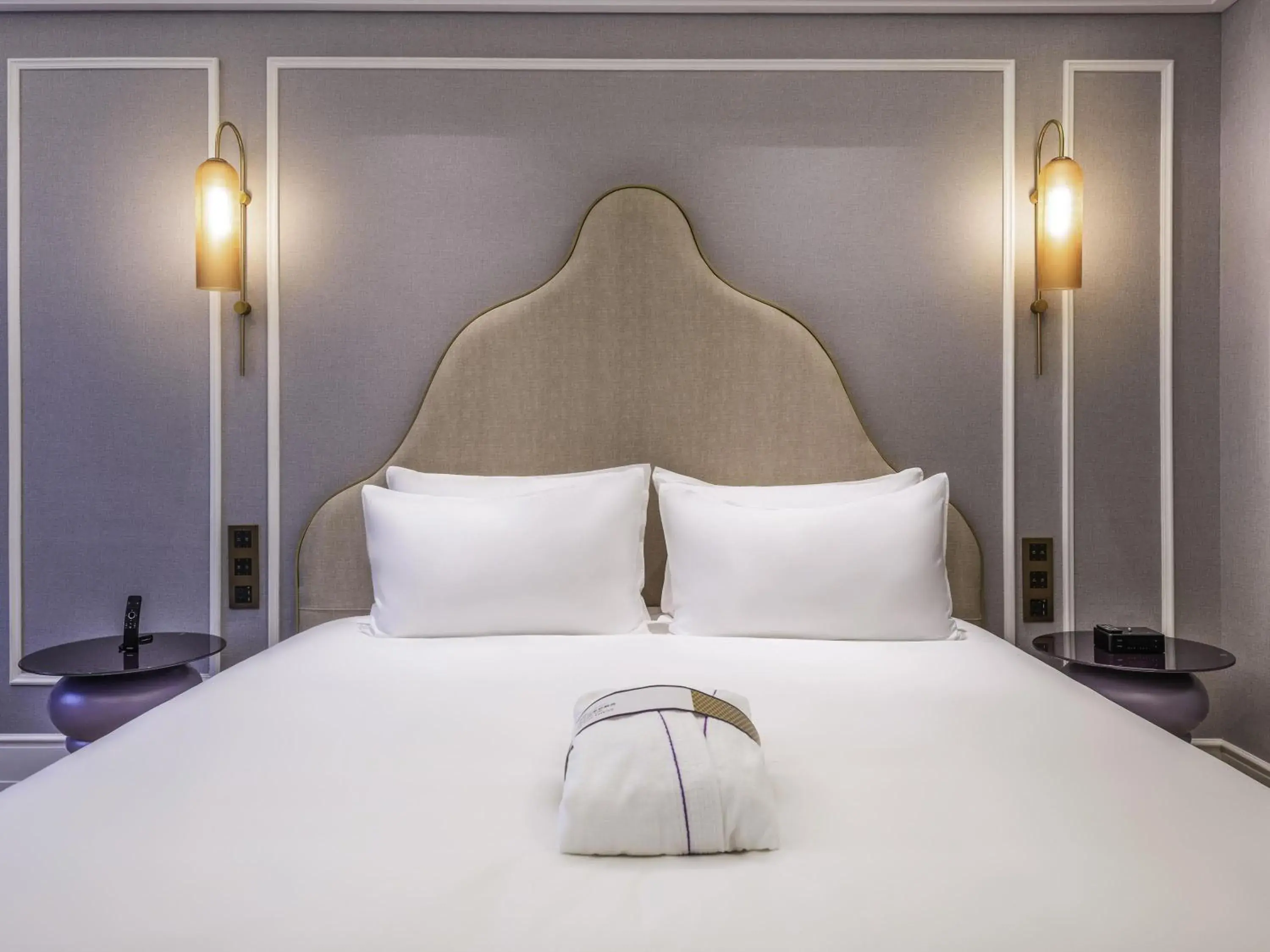 Executive Queen Room in Mercure Shanghai Jiuting Executive Queen Room in Mercure Shanghai Jiuting