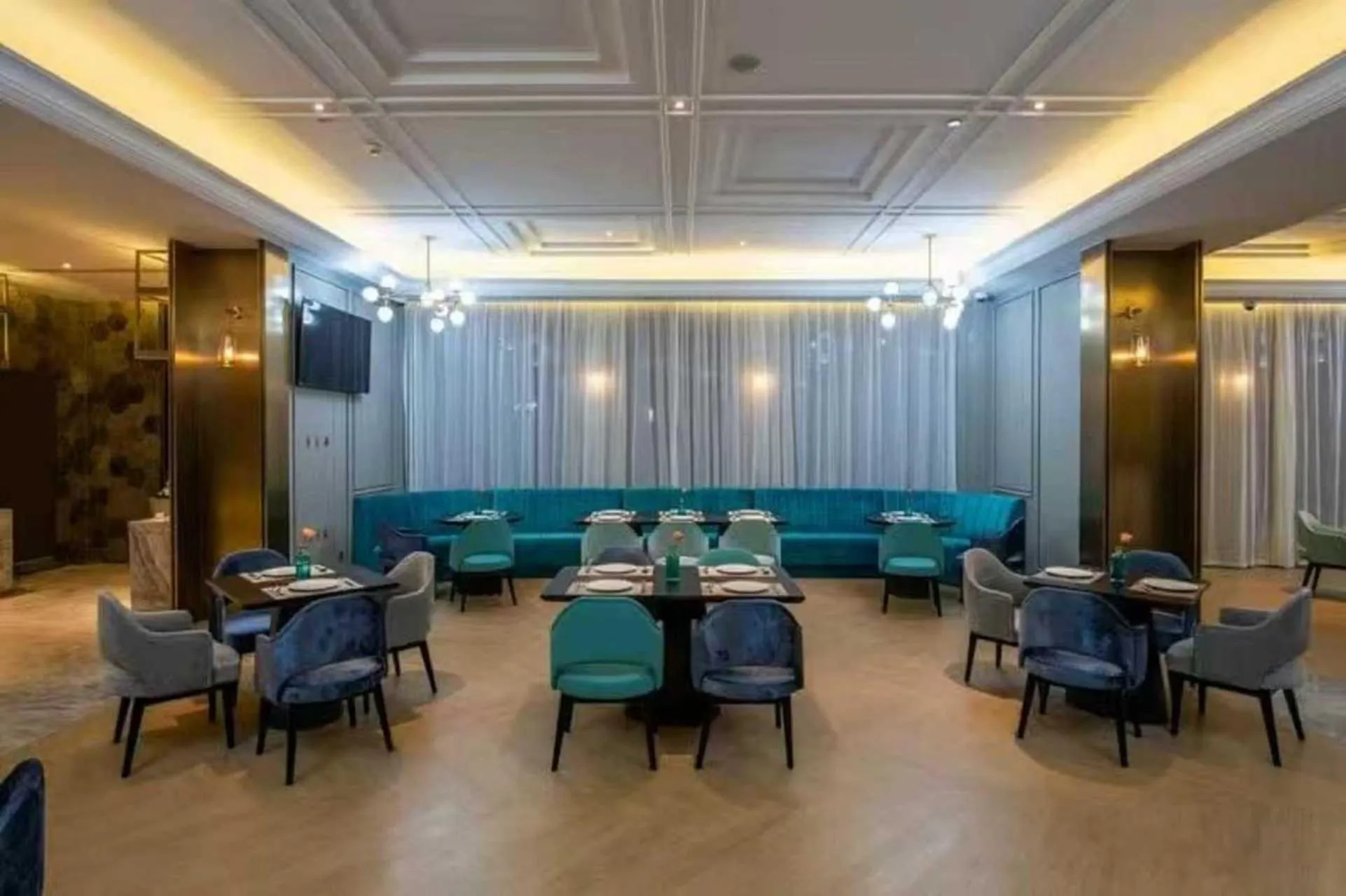 Restaurant/places to eat in Mercure Shanghai Jiuting