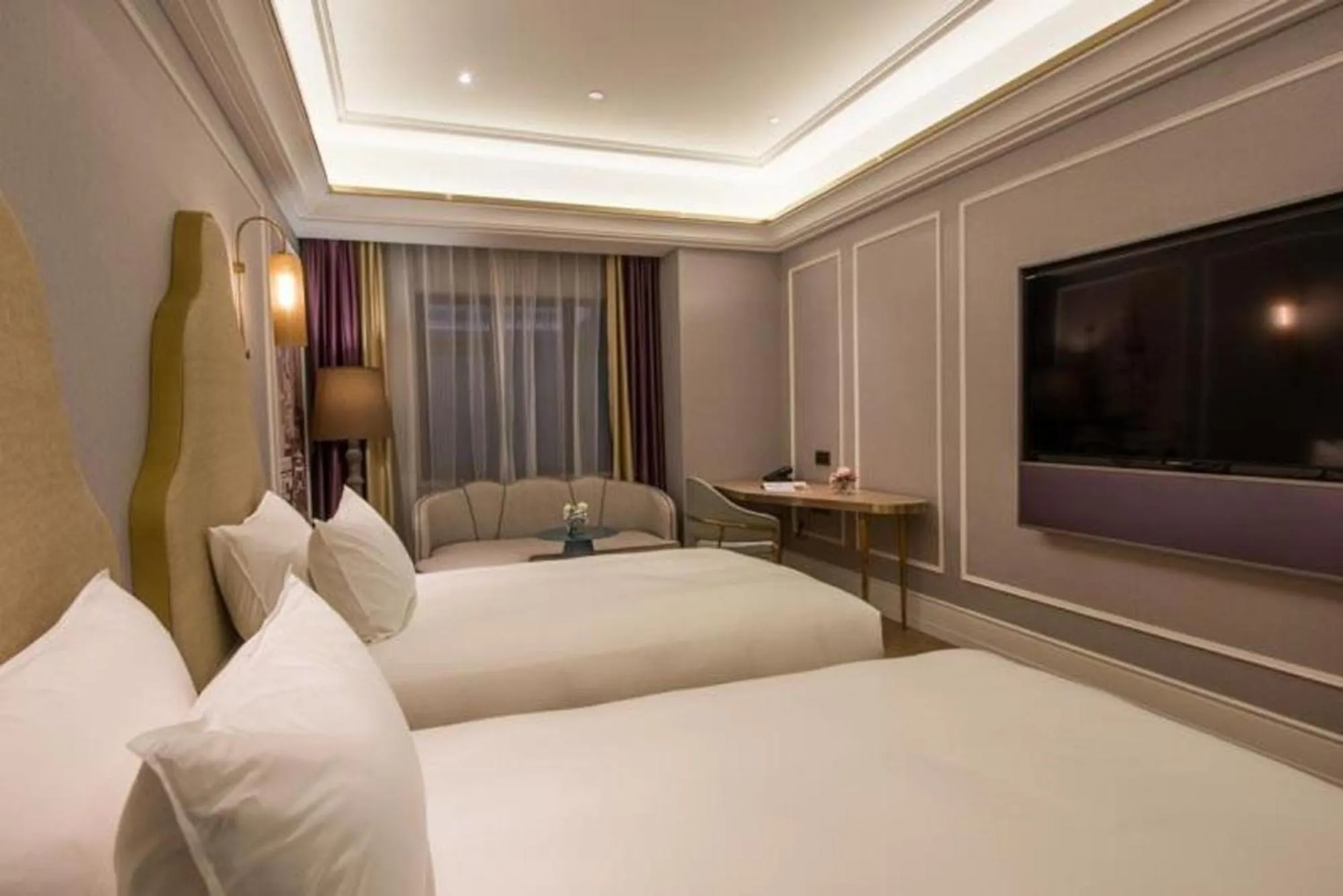 Photo of the whole room, Bed in Mercure Shanghai Jiuting