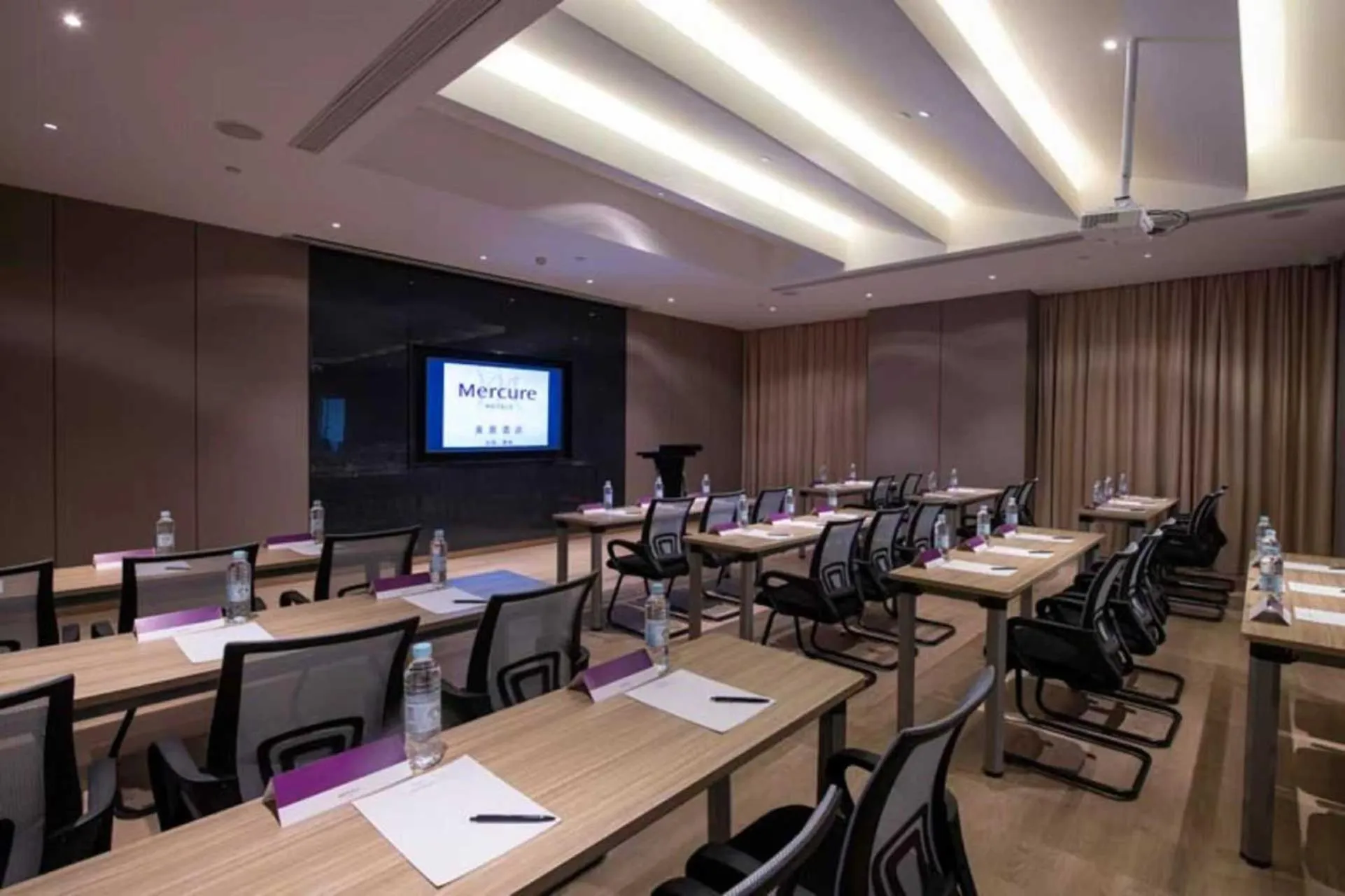 Meeting/conference room in Mercure Shanghai Jiuting