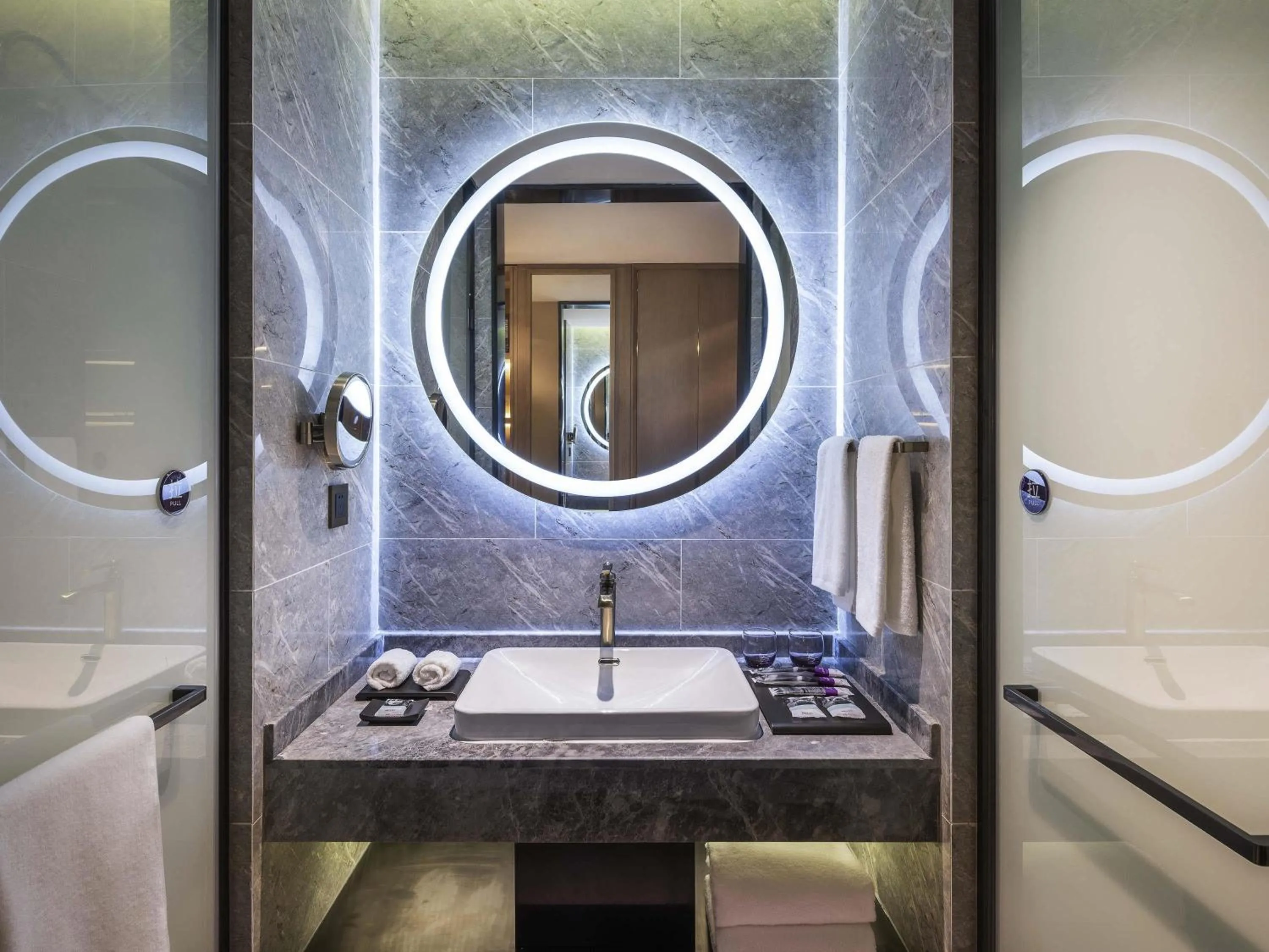 Bedroom in Mercure Shanghai Jiuting