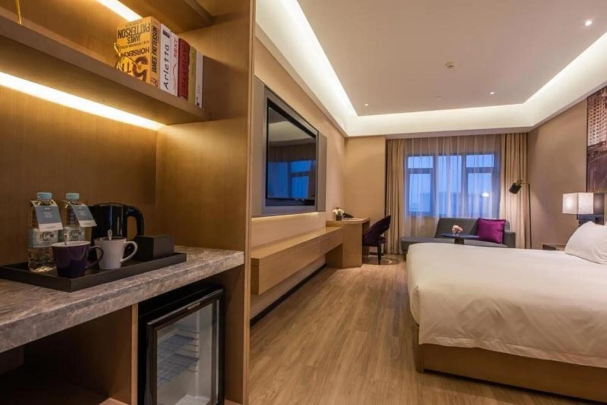 Photo of the whole room, Bed in Mercure Shanghai Jiuting