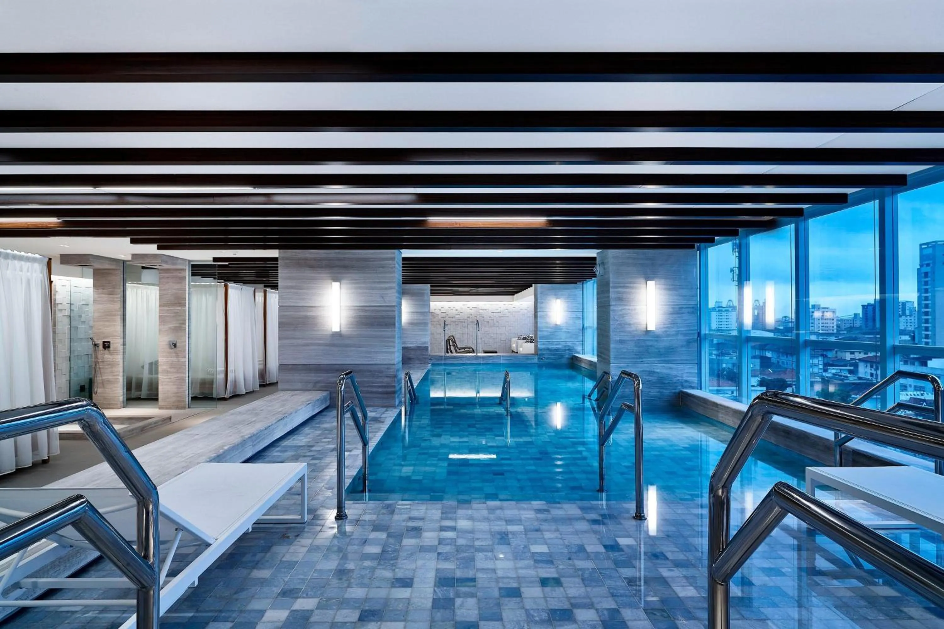 Swimming pool in Sheraton Santos Hotel