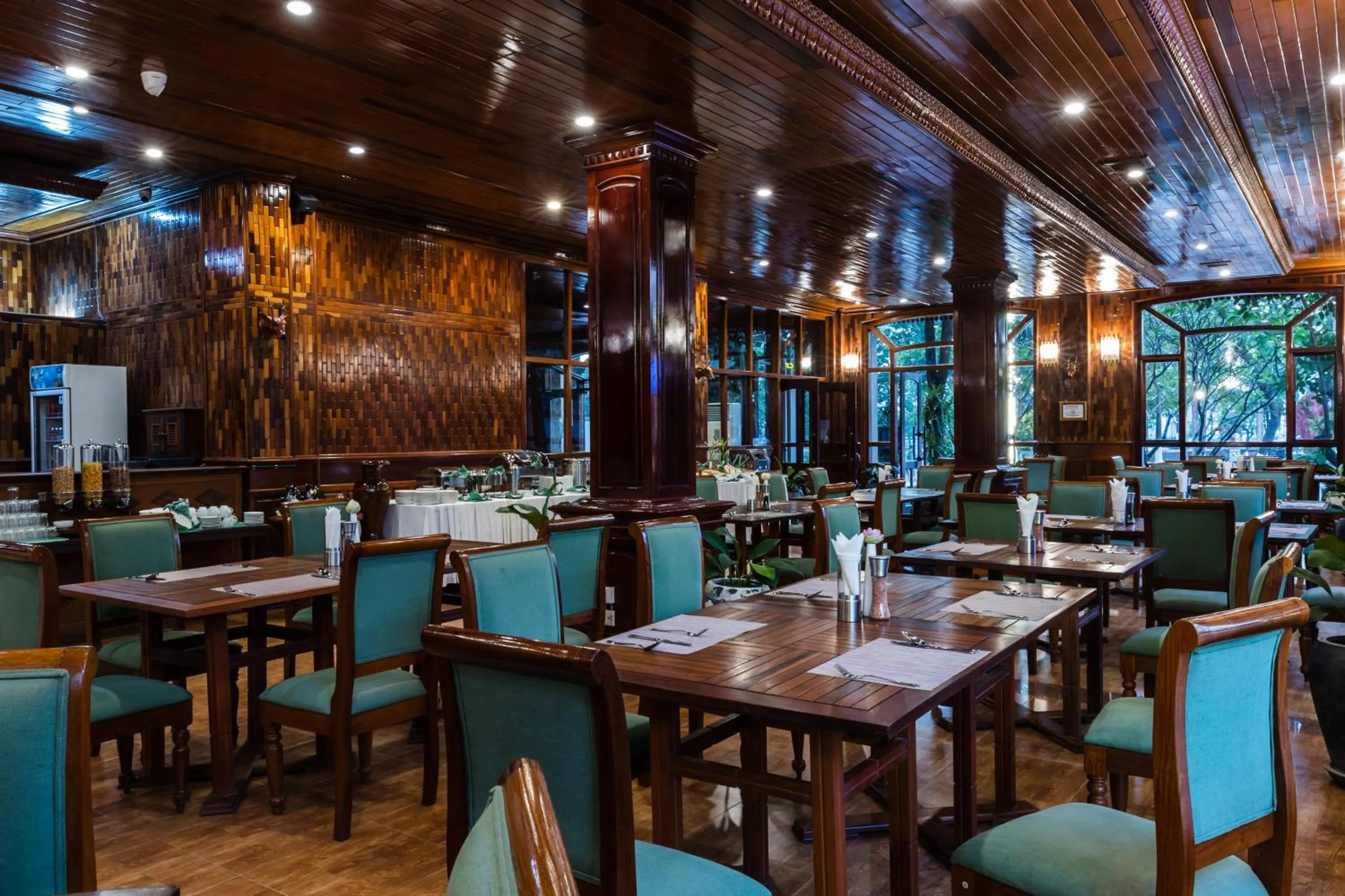 Restaurant/places to eat in Pierre Hotel