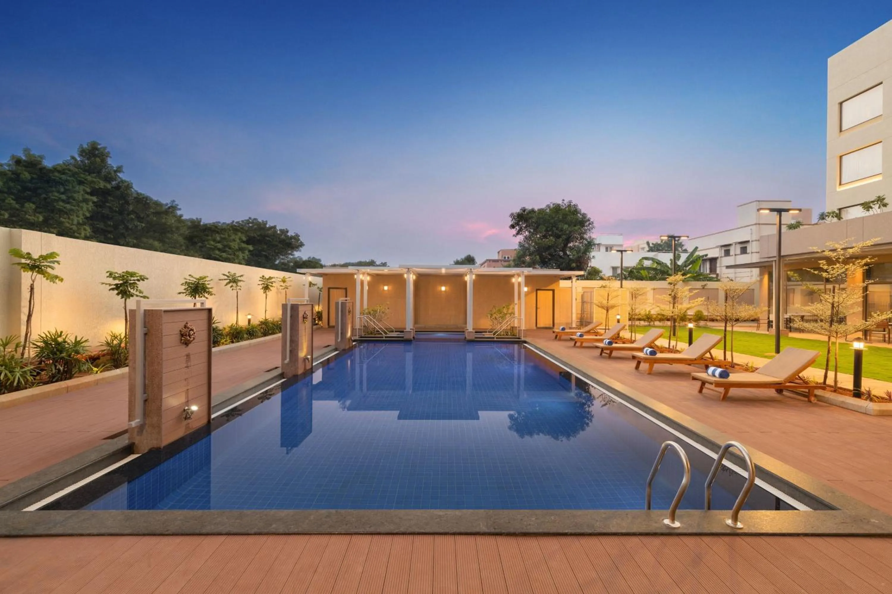 Swimming pool in Courtyard by Marriott Tiruchirappalli