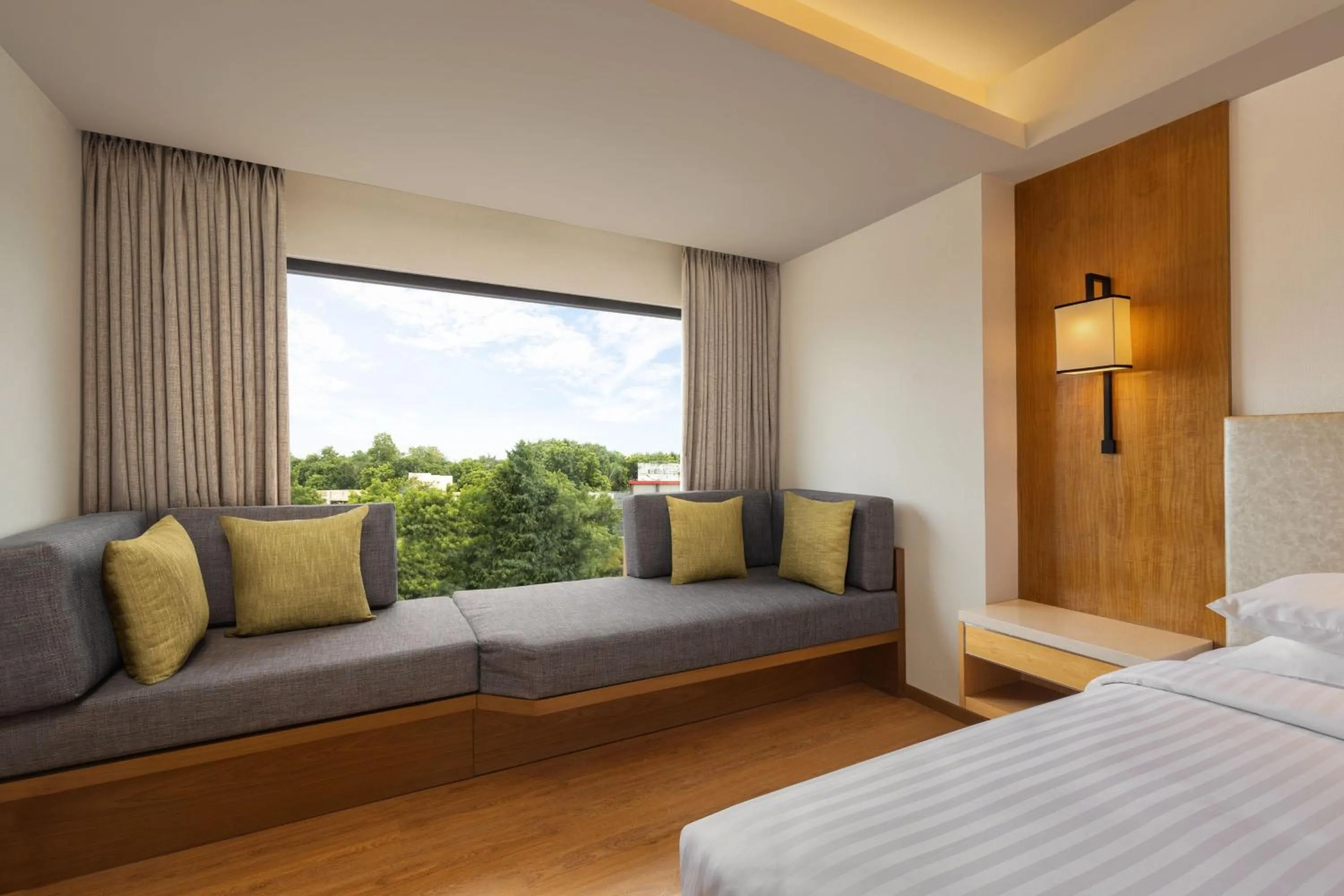 Bedroom, Bed in Courtyard by Marriott Tiruchirappalli