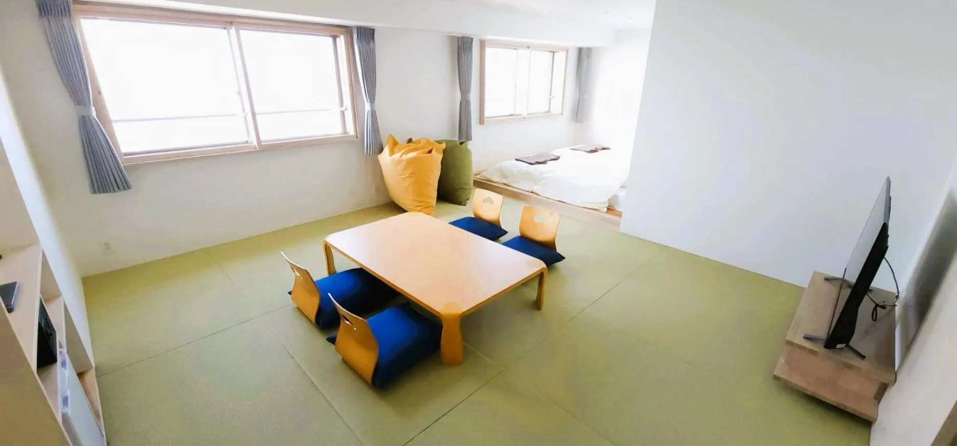 Communal lounge/ TV room in Yunohama Hotel