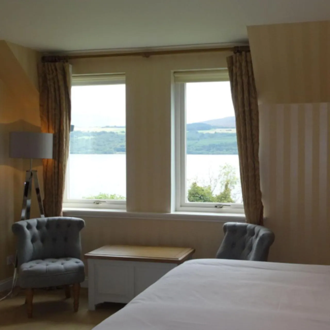 View (from property/room), Bed in Loch Ness Lodge