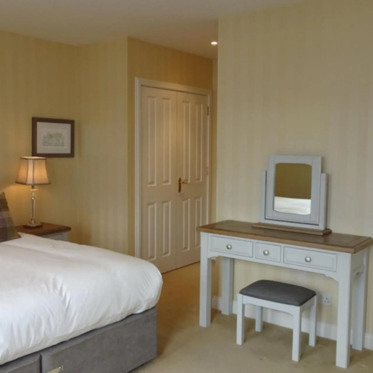 Bedroom, Bed in Loch Ness Lodge