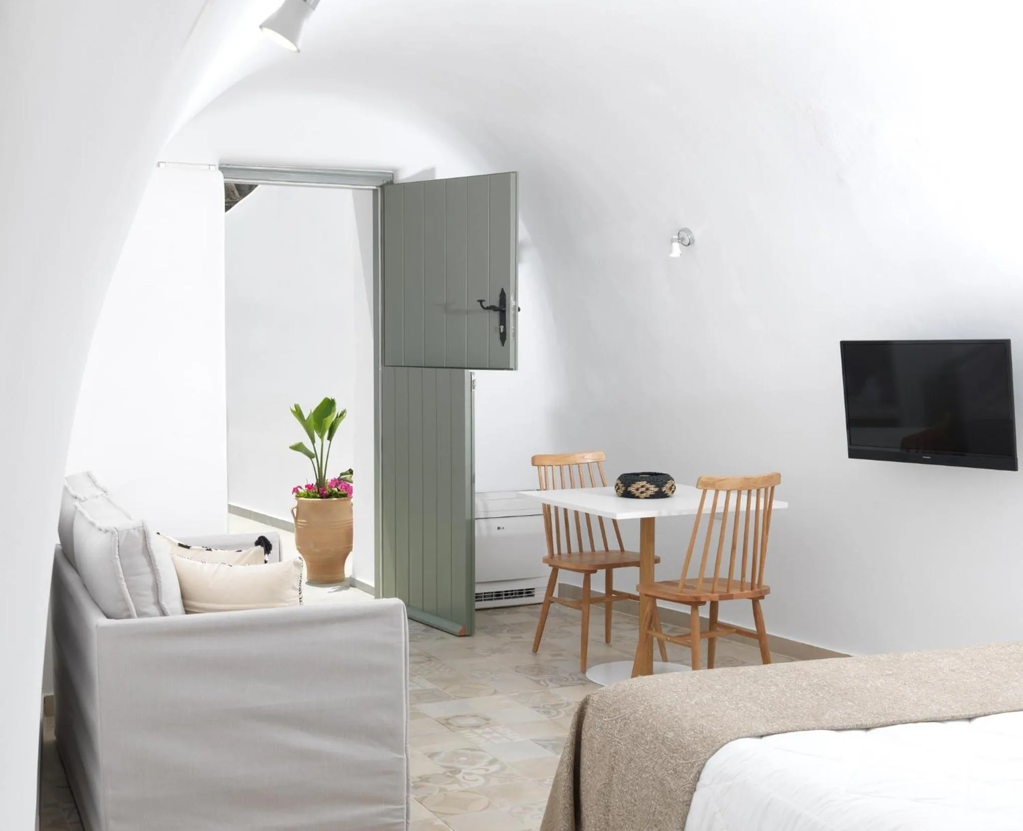 Bedroom, Bed in Drops Cave Houses